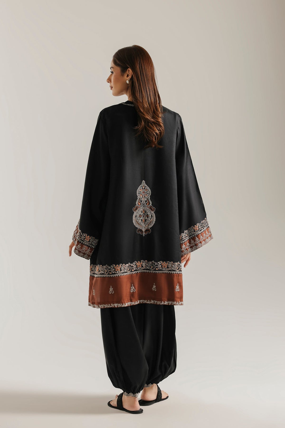 EMBROIDERED SUIT (E4731-103-902)