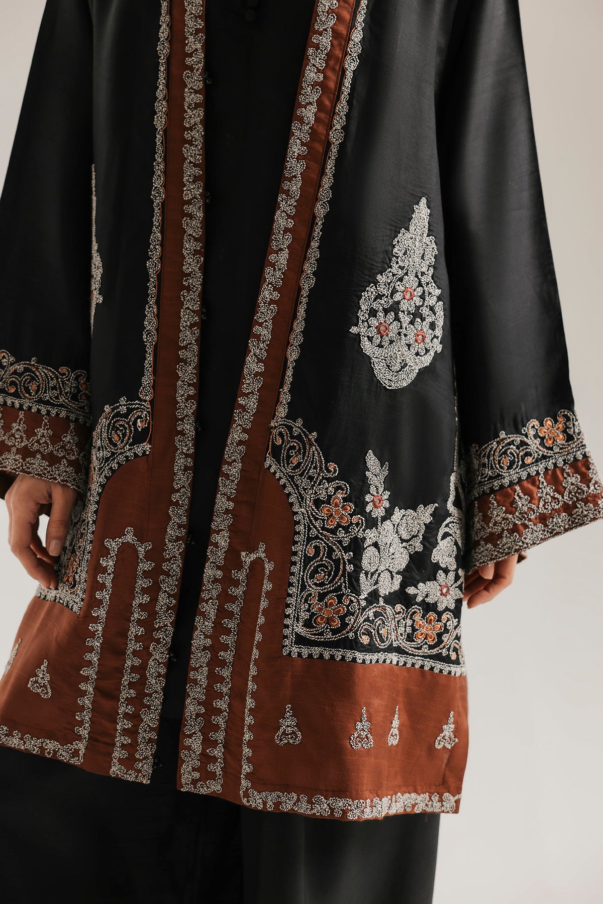 EMBROIDERED SUIT (E4731-103-902)