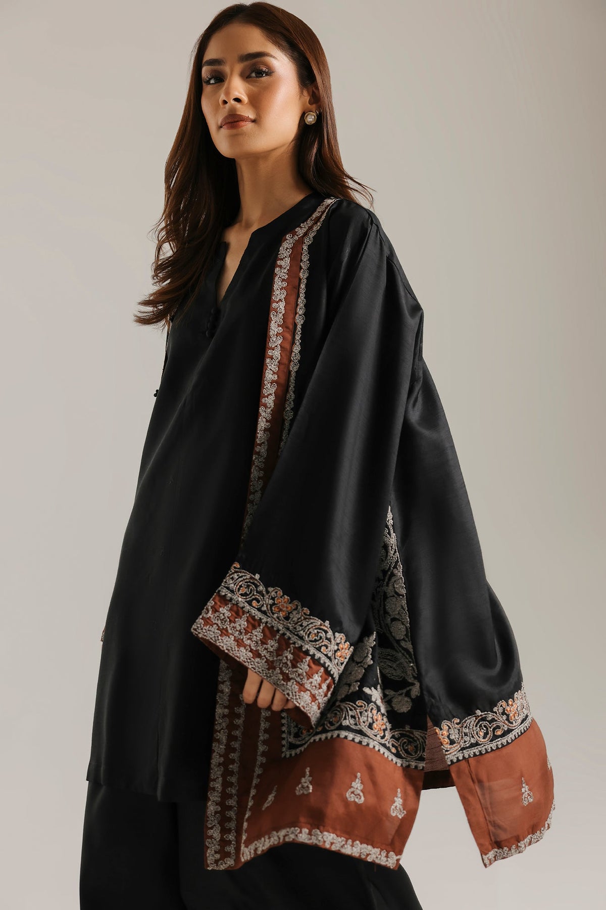 EMBROIDERED SUIT (E4731-103-902)