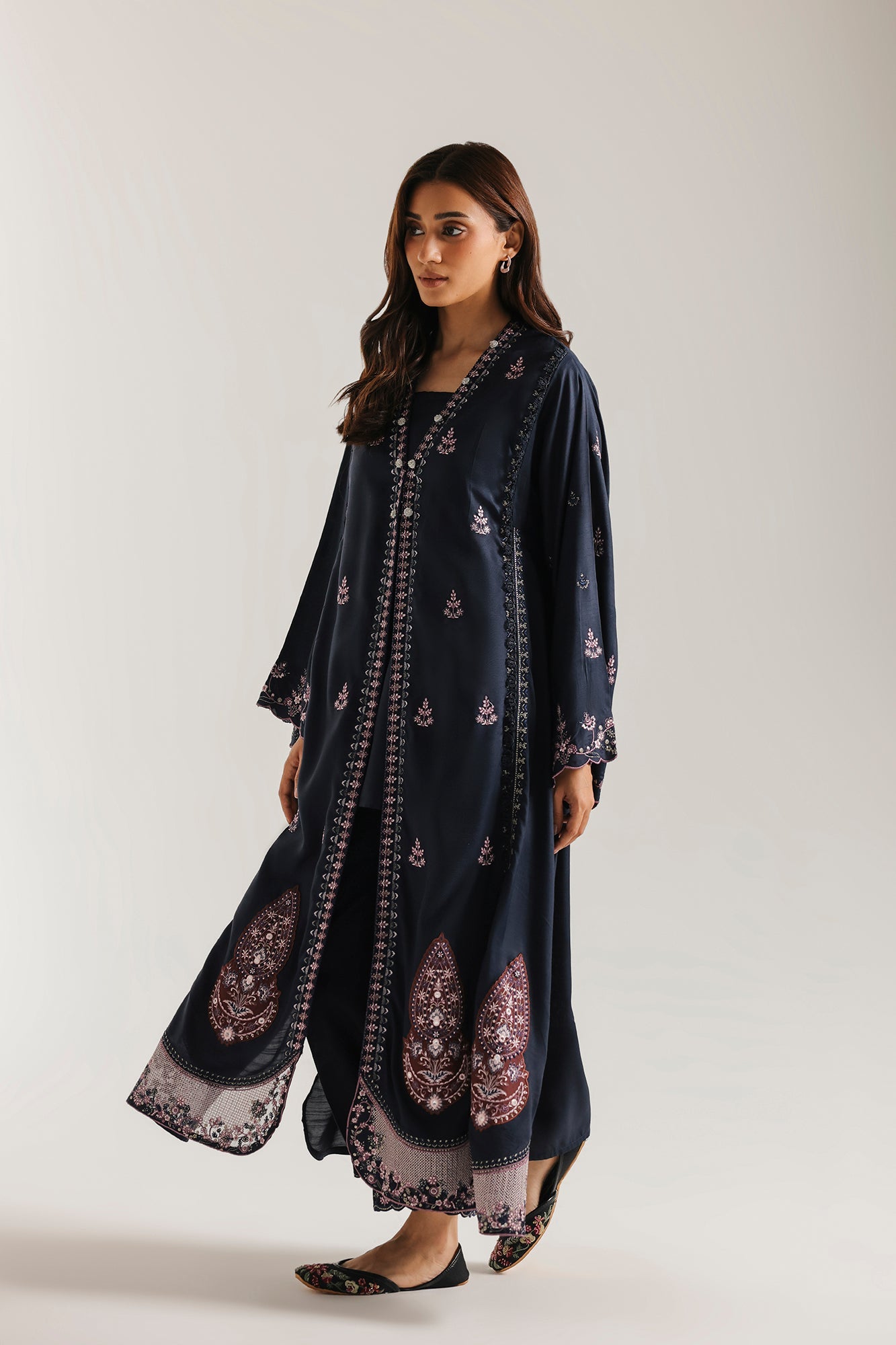 EMBROIDERED SUIT (E4738/103/618)
