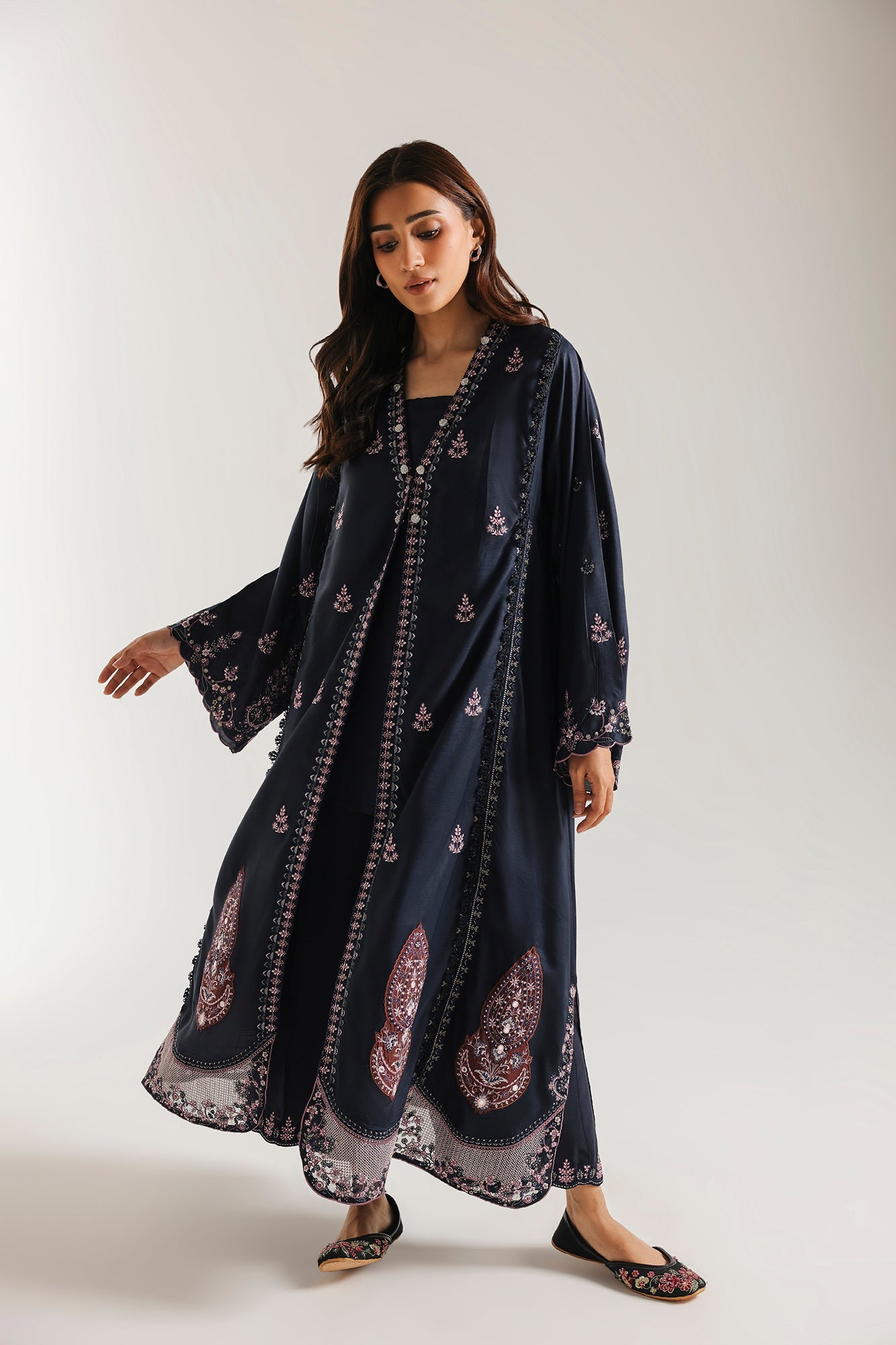 EMBROIDERED SUIT (E4738/103/618)