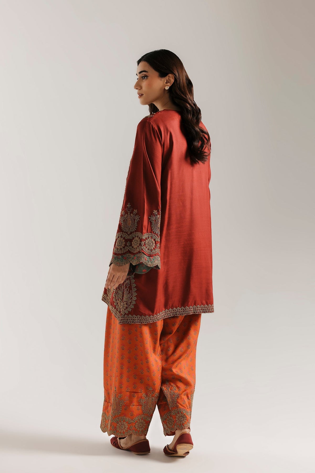 EMBROIDERED SUIT (E4739/103/304)