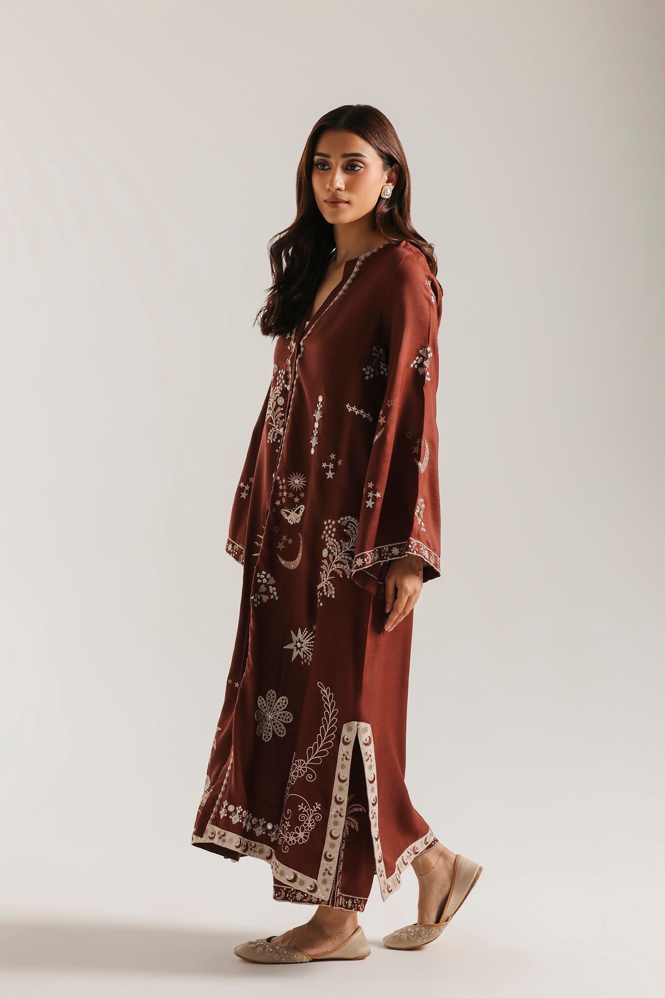 EMBROIDERED SUIT (E4741/103/801)
