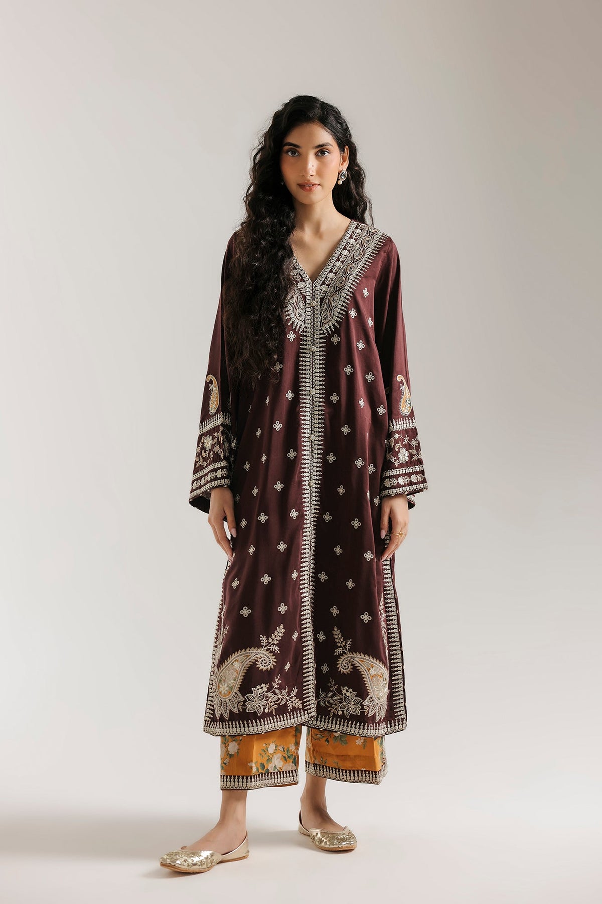 EMBROIDERED SUIT (E4745-103-317)
