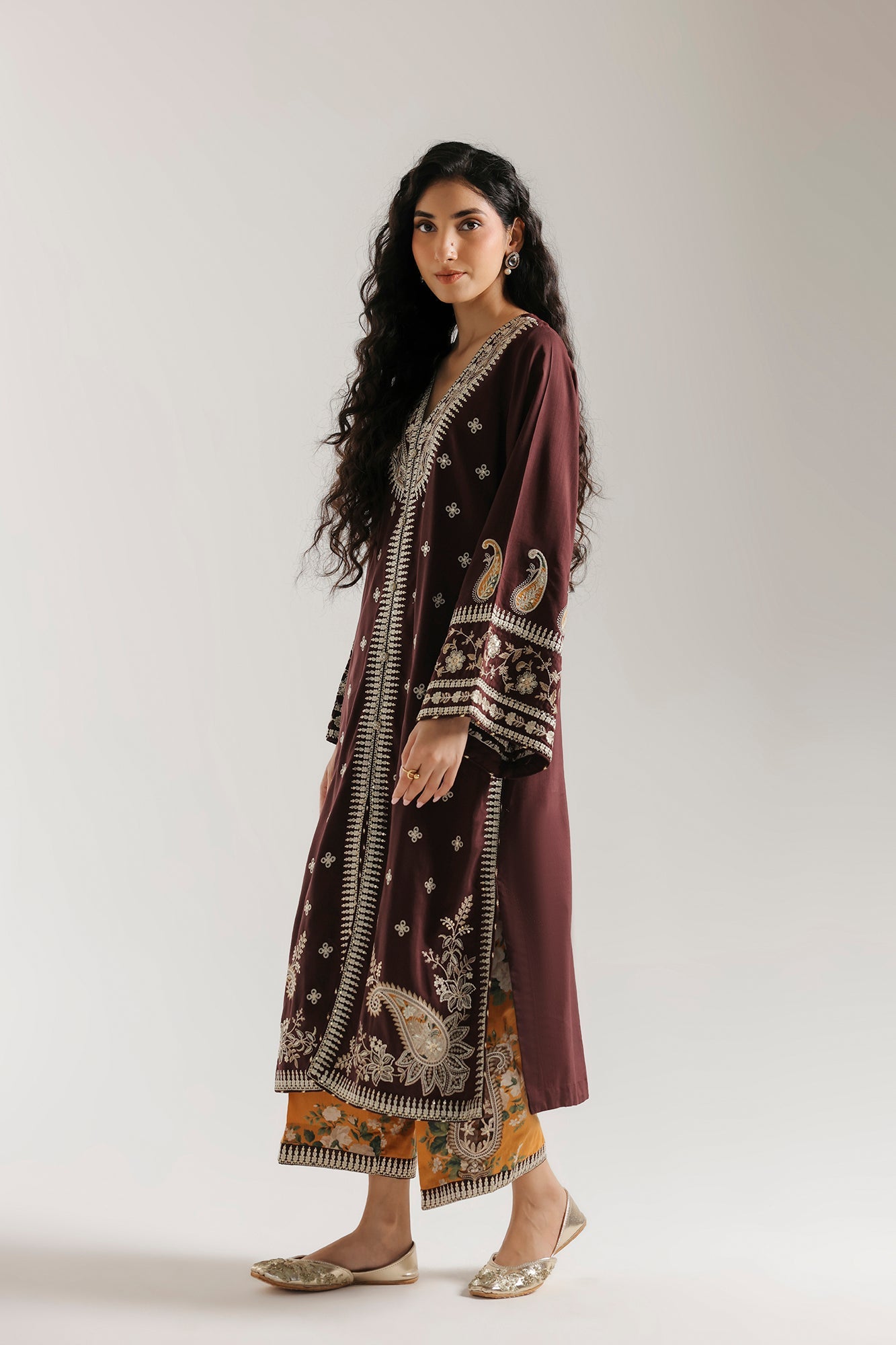 EMBROIDERED SUIT (E4745-103-317)