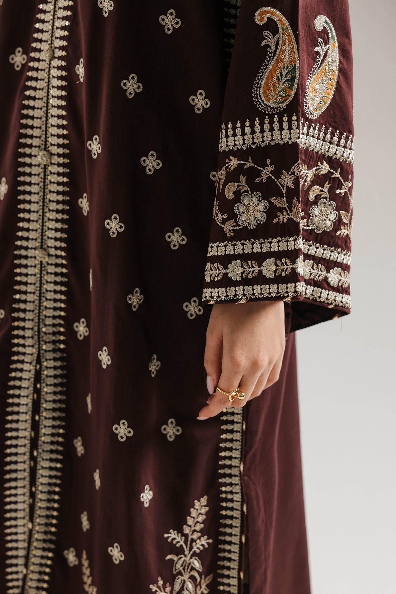 EMBROIDERED SUIT (E4745-103-317)