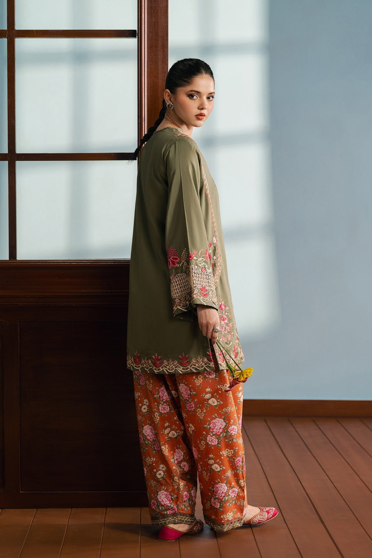 EMBROIDERED SUIT (E4748-103-121)