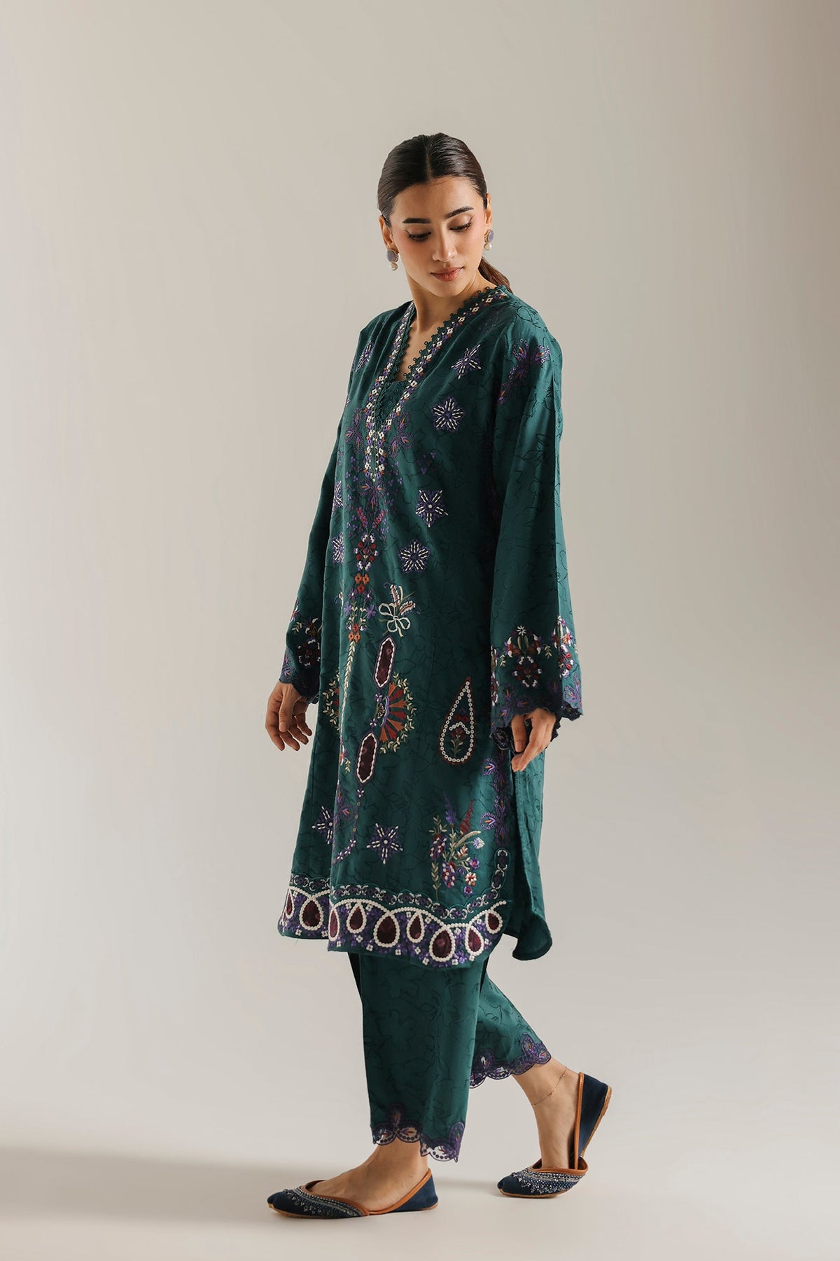 EMBROIDERED SUIT (E4750-103-705)