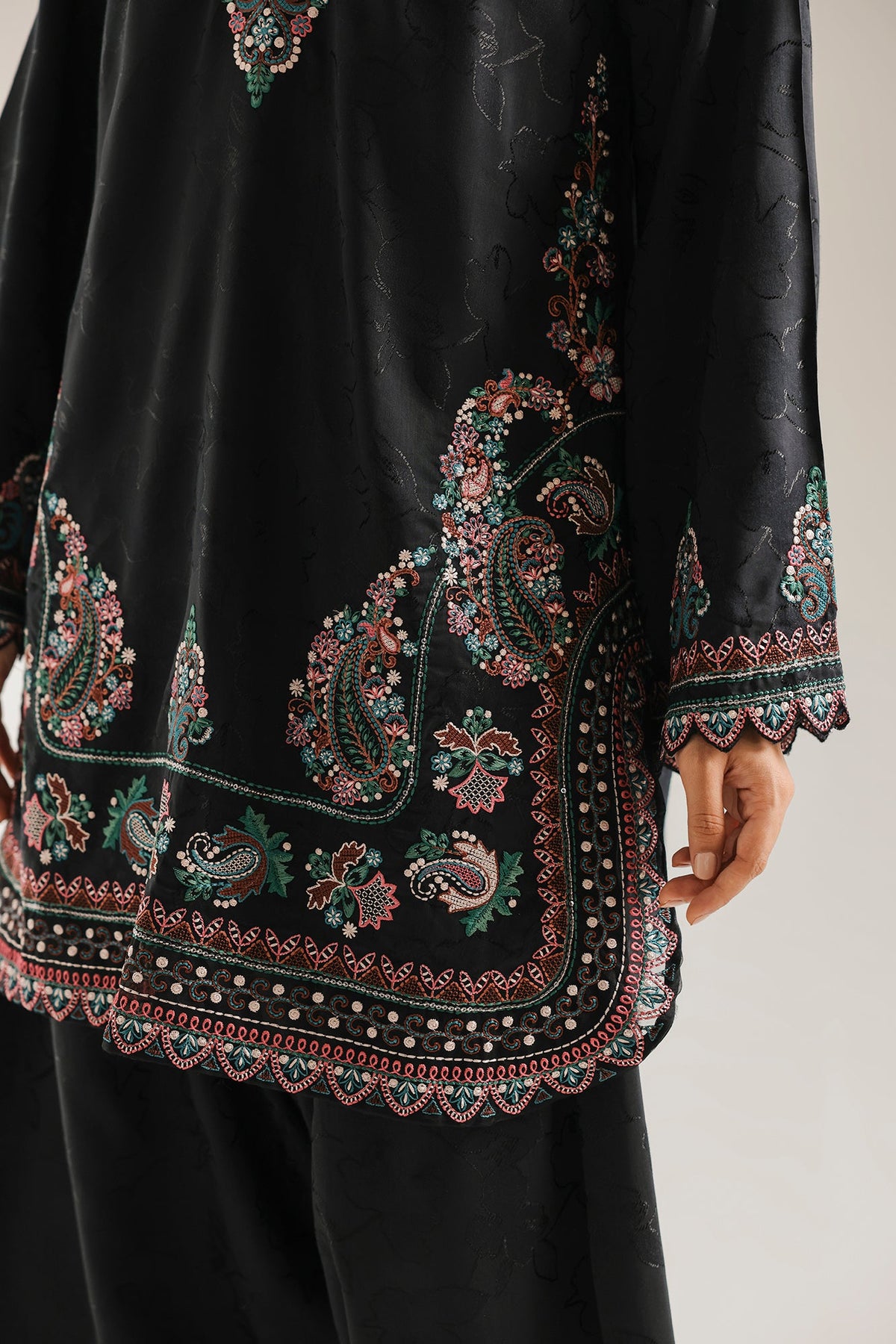 EMBROIDERED SUIT (E4754-103-901)