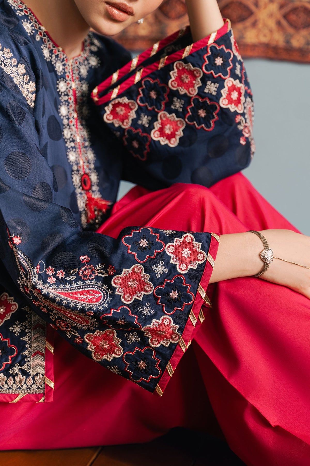 EMBROIDERED SUIT (E4756/103/620)