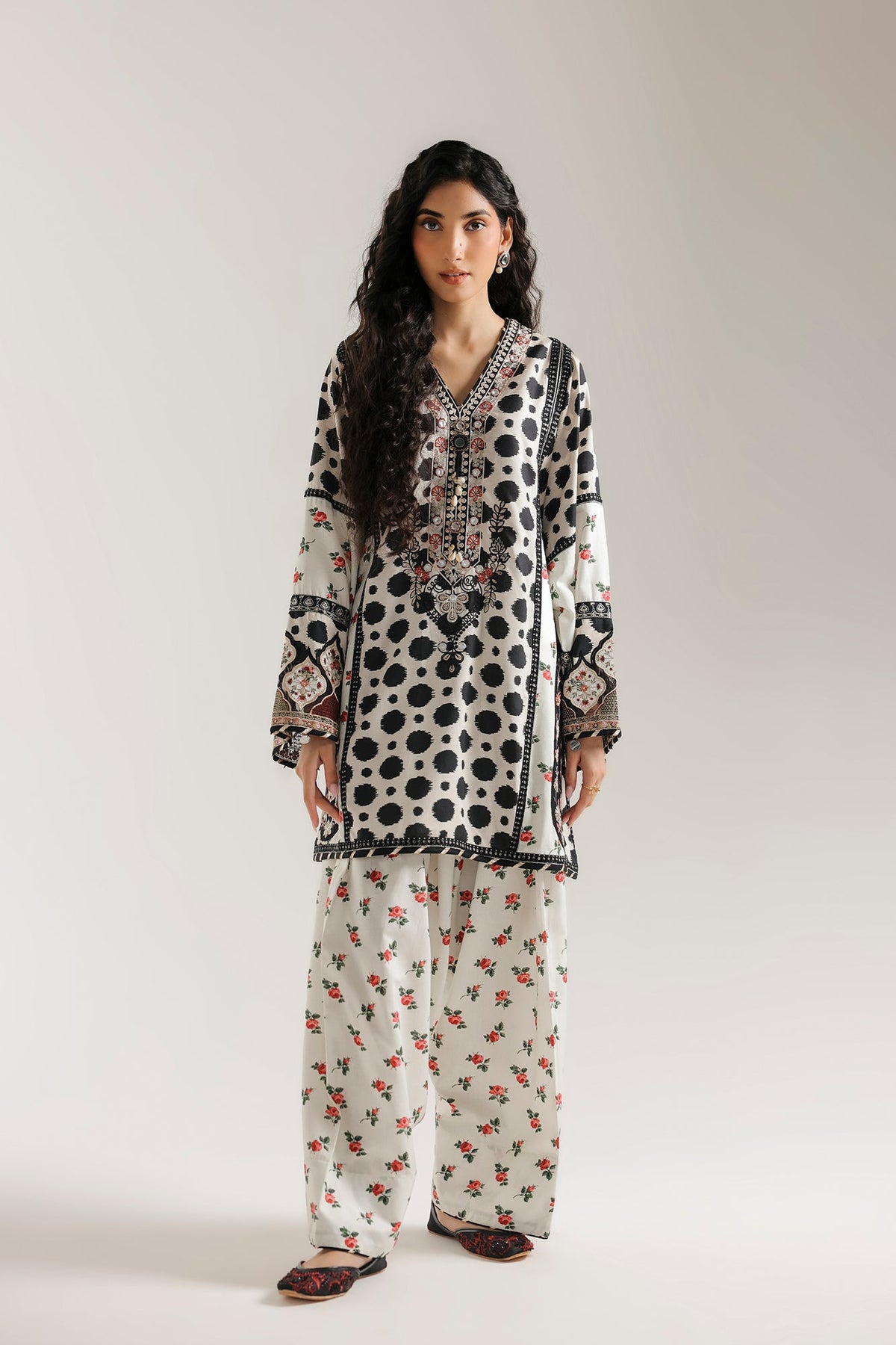 EMBROIDERED SUIT (E4760/103/002)