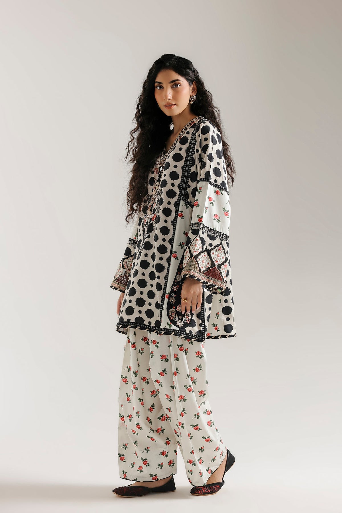 EMBROIDERED SUIT (E4760/103/002)