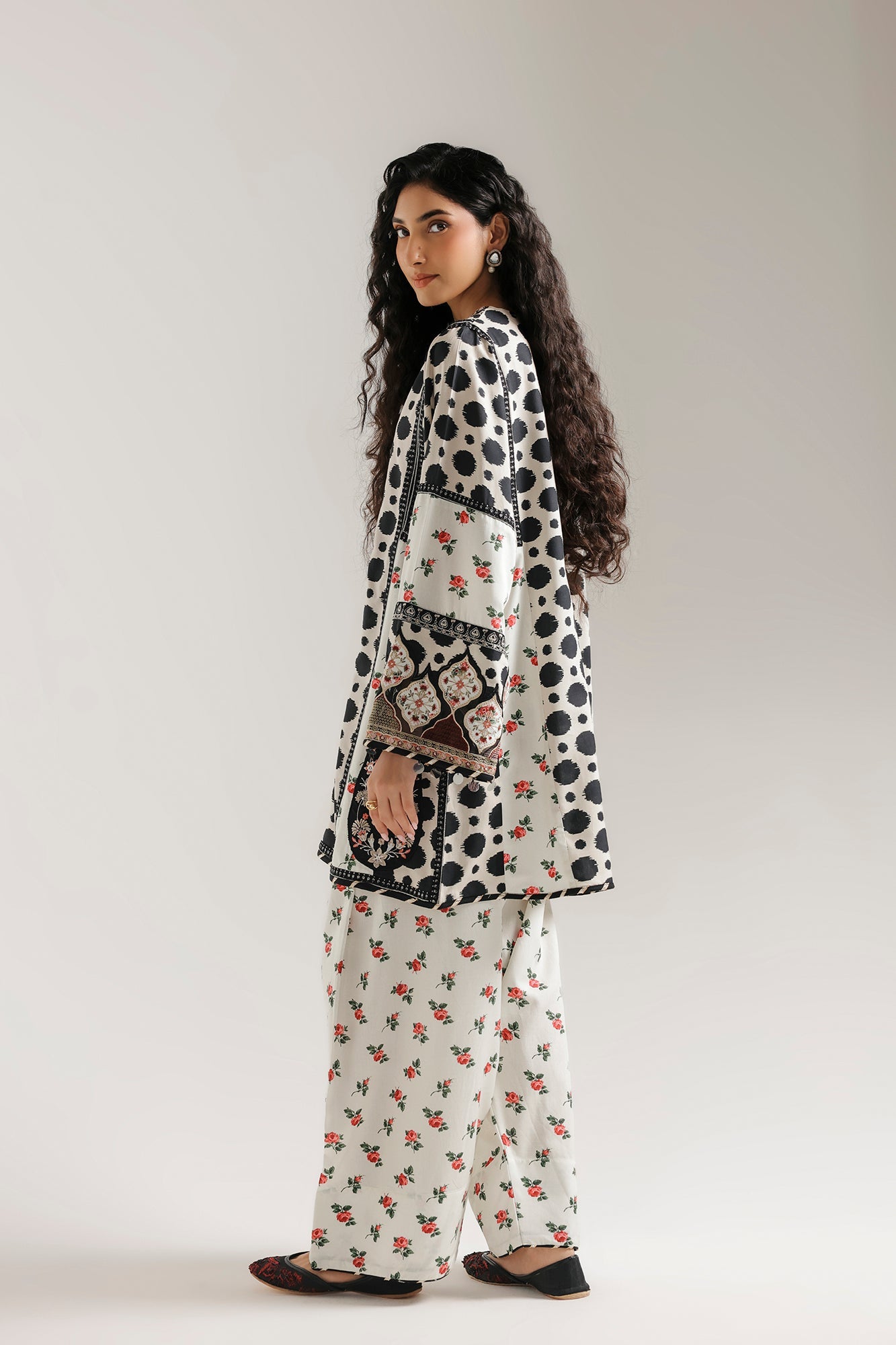 EMBROIDERED SUIT (E4760/103/002)
