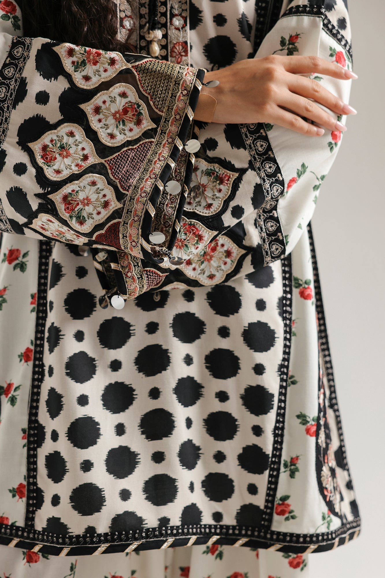 EMBROIDERED SUIT (E4760/103/002)