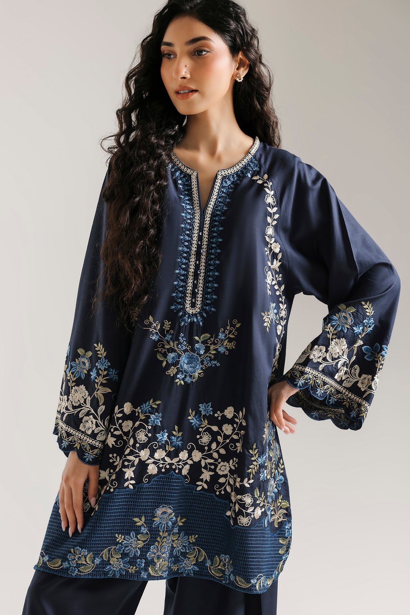 EMBROIDERED SUIT (E4765-103-619)