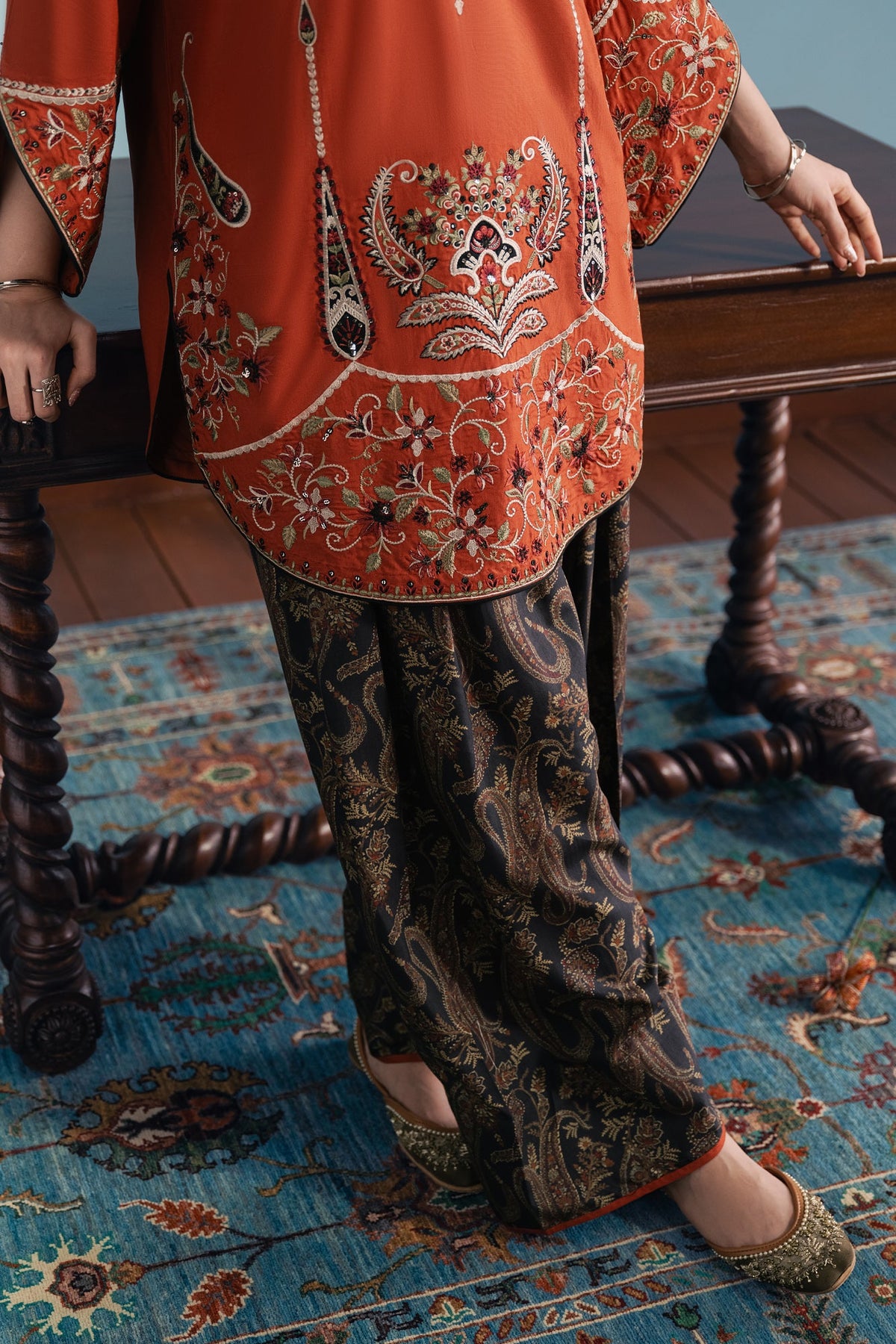 EMBROIDERED SUIT (E4766-103-205)