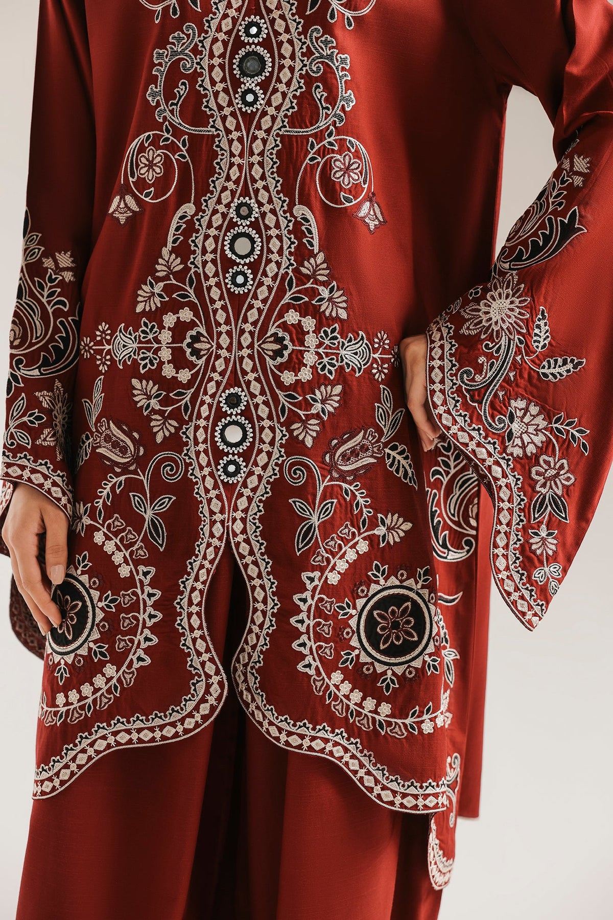 EMBROIDERED SUIT (E4767-103-403)
