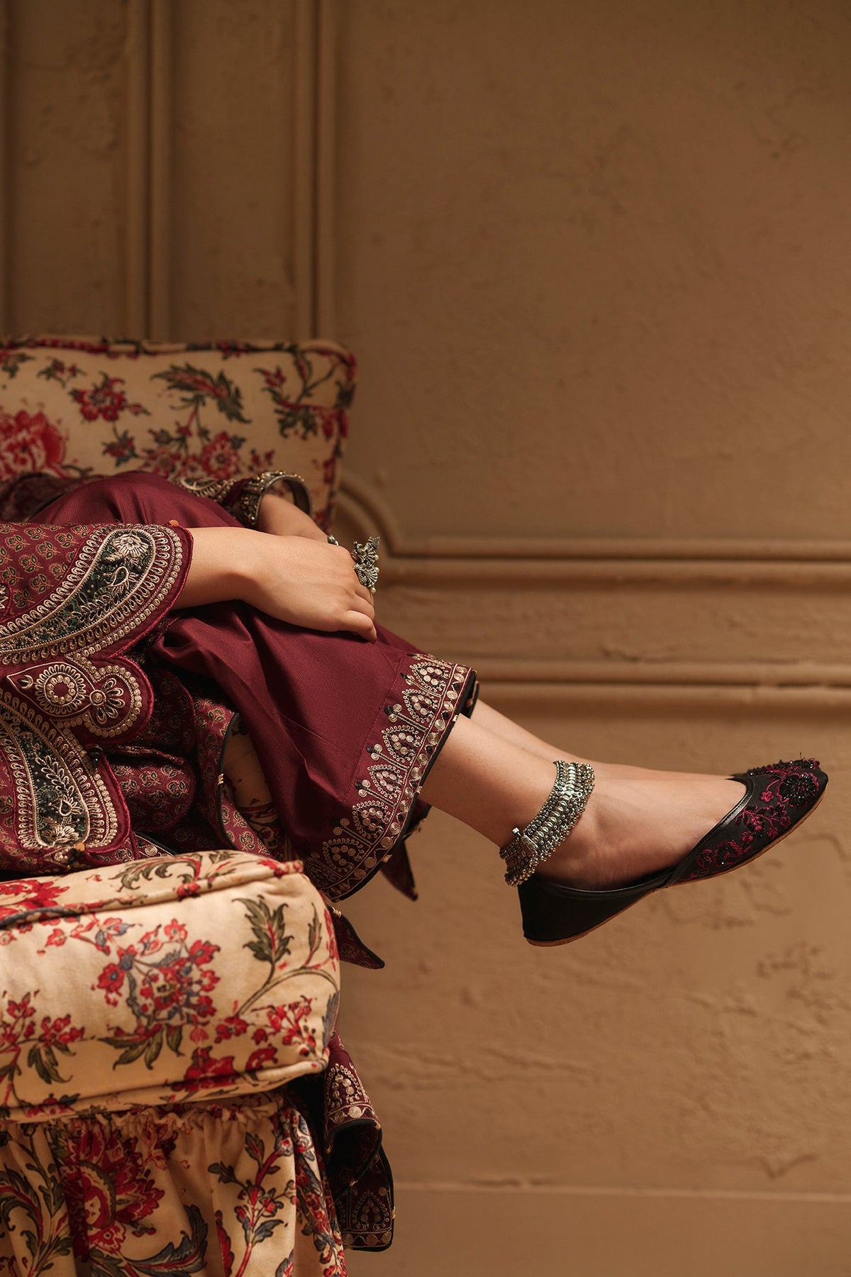 EMBROIDERED SUIT (E4772-103-304)