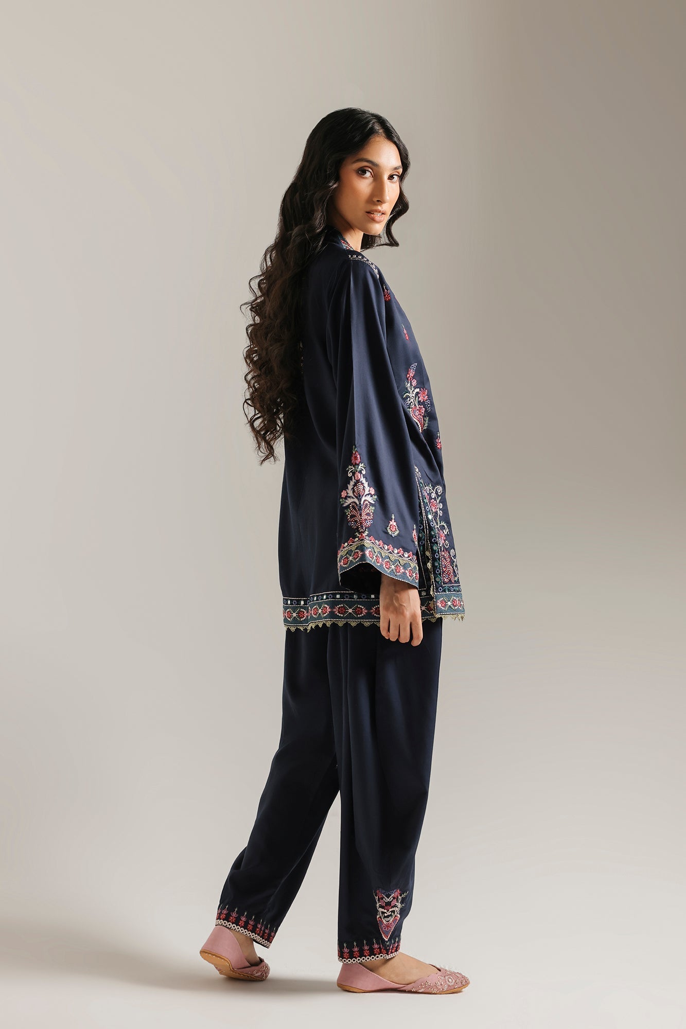 EMBROIDERED SUIT (E4776-103-620)