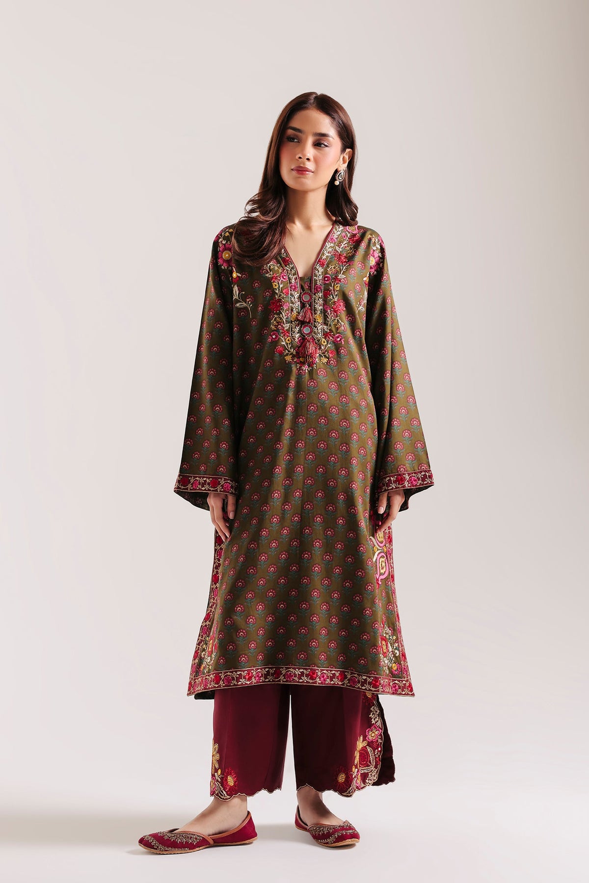 EMBROIDERED SUIT (E4777-103-117)