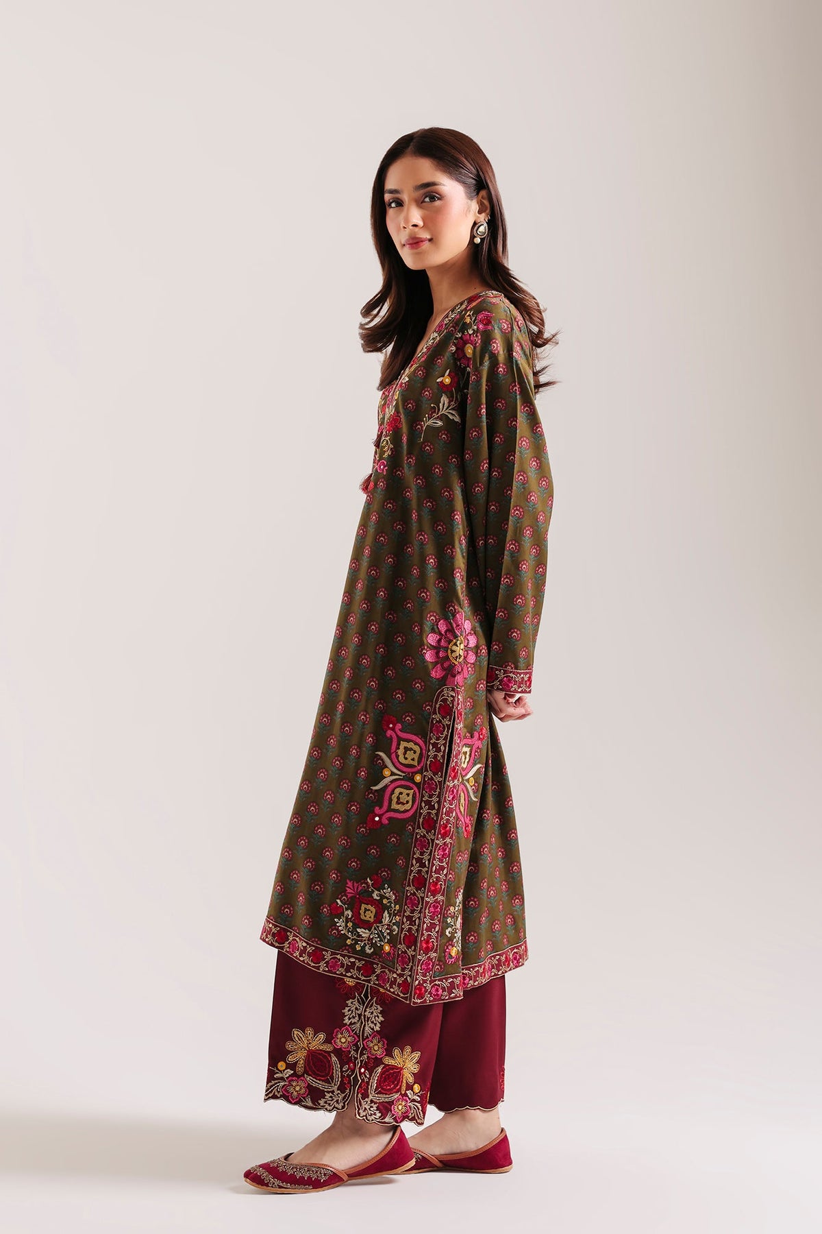 EMBROIDERED SUIT (E4777-103-117)