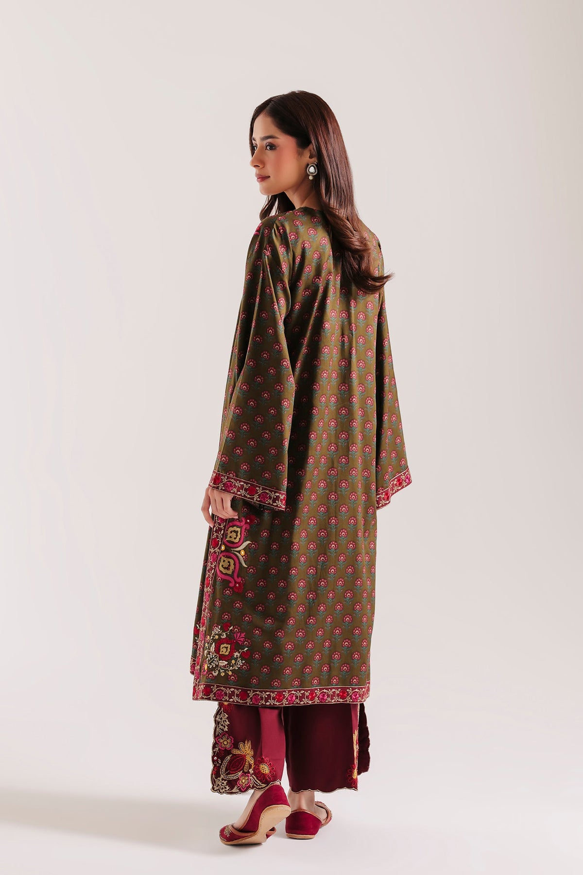 EMBROIDERED SUIT (E4777-103-117)