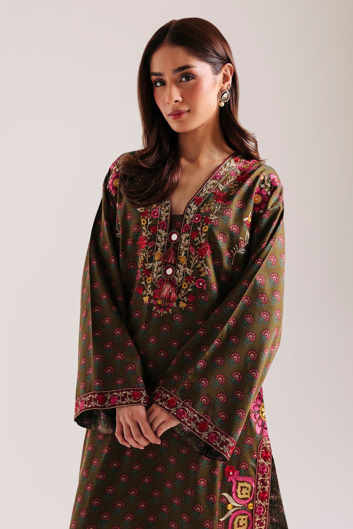 EMBROIDERED SUIT (E4777-103-117)