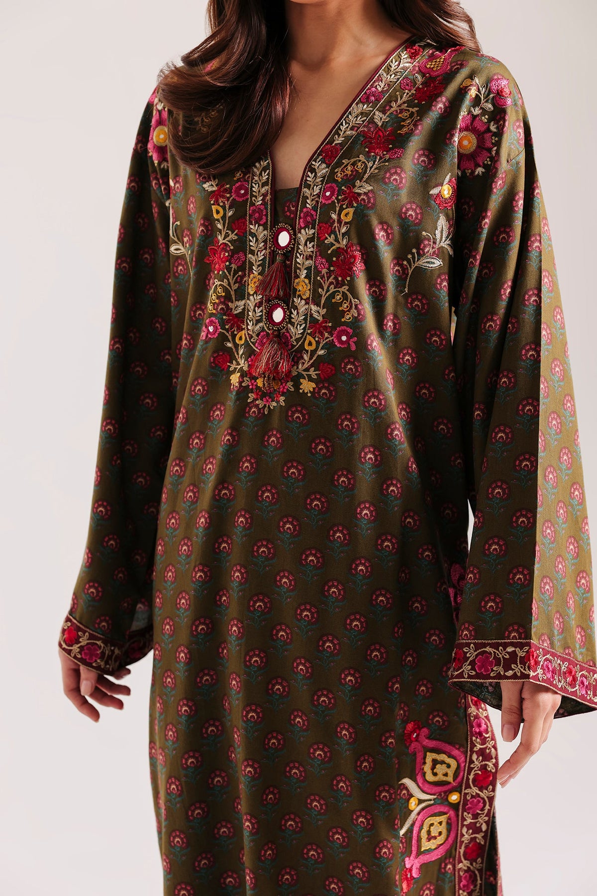 EMBROIDERED SUIT (E4777-103-117)
