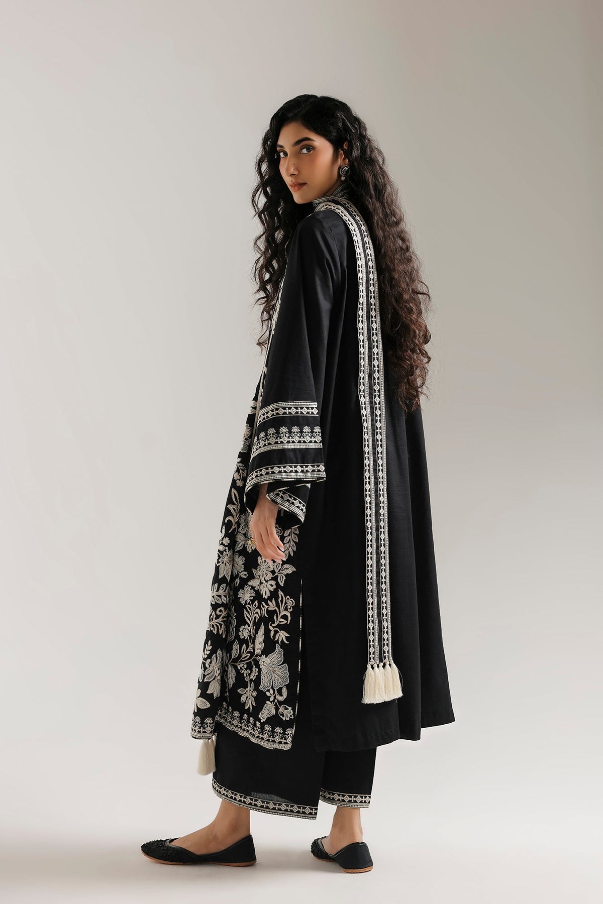 EMBROIDERED SUIT (E4780-103-901)