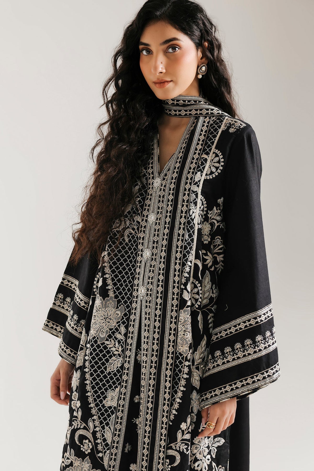EMBROIDERED SUIT (E4780-103-901)