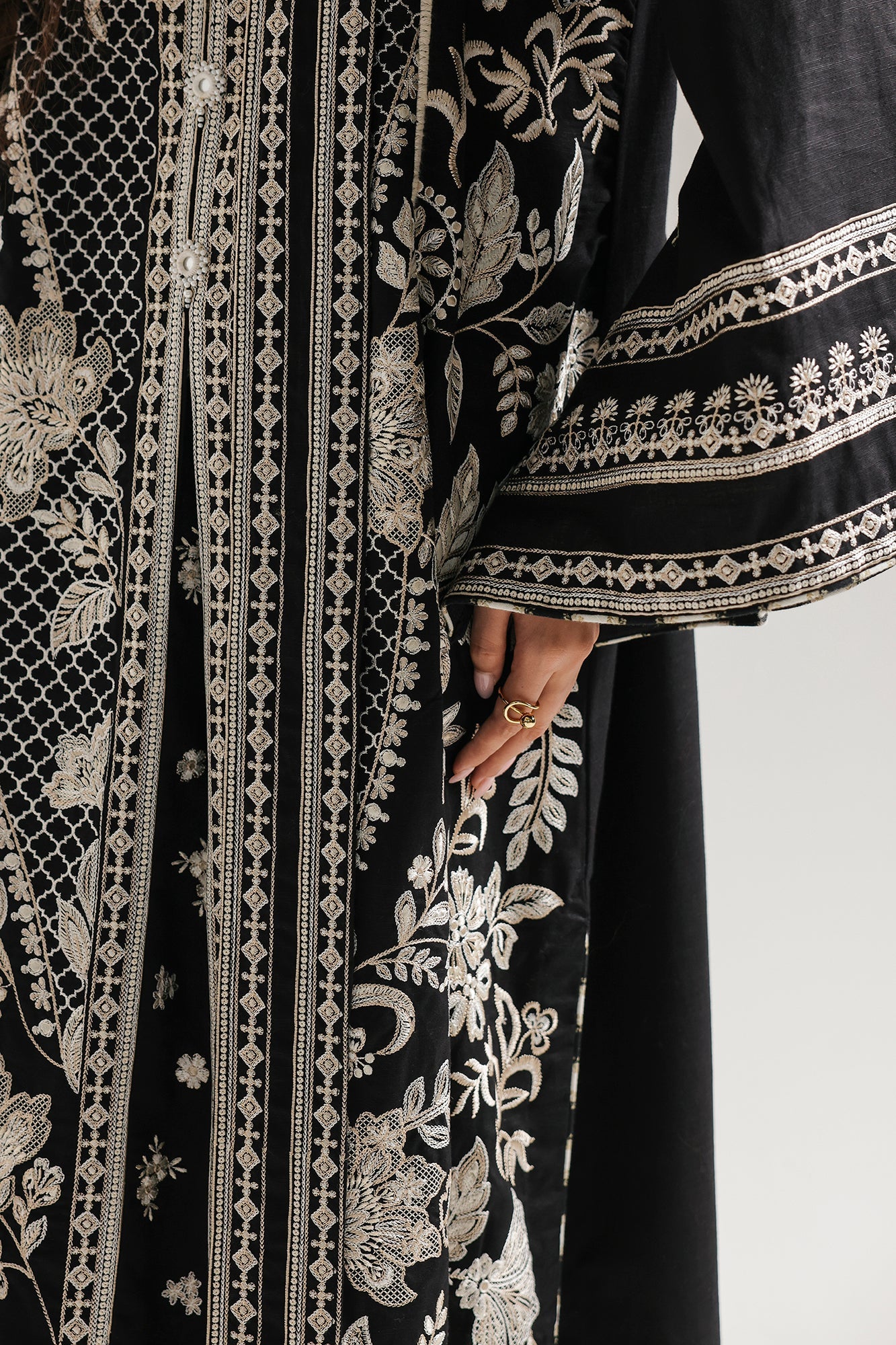 EMBROIDERED SUIT (E4780-103-901)
