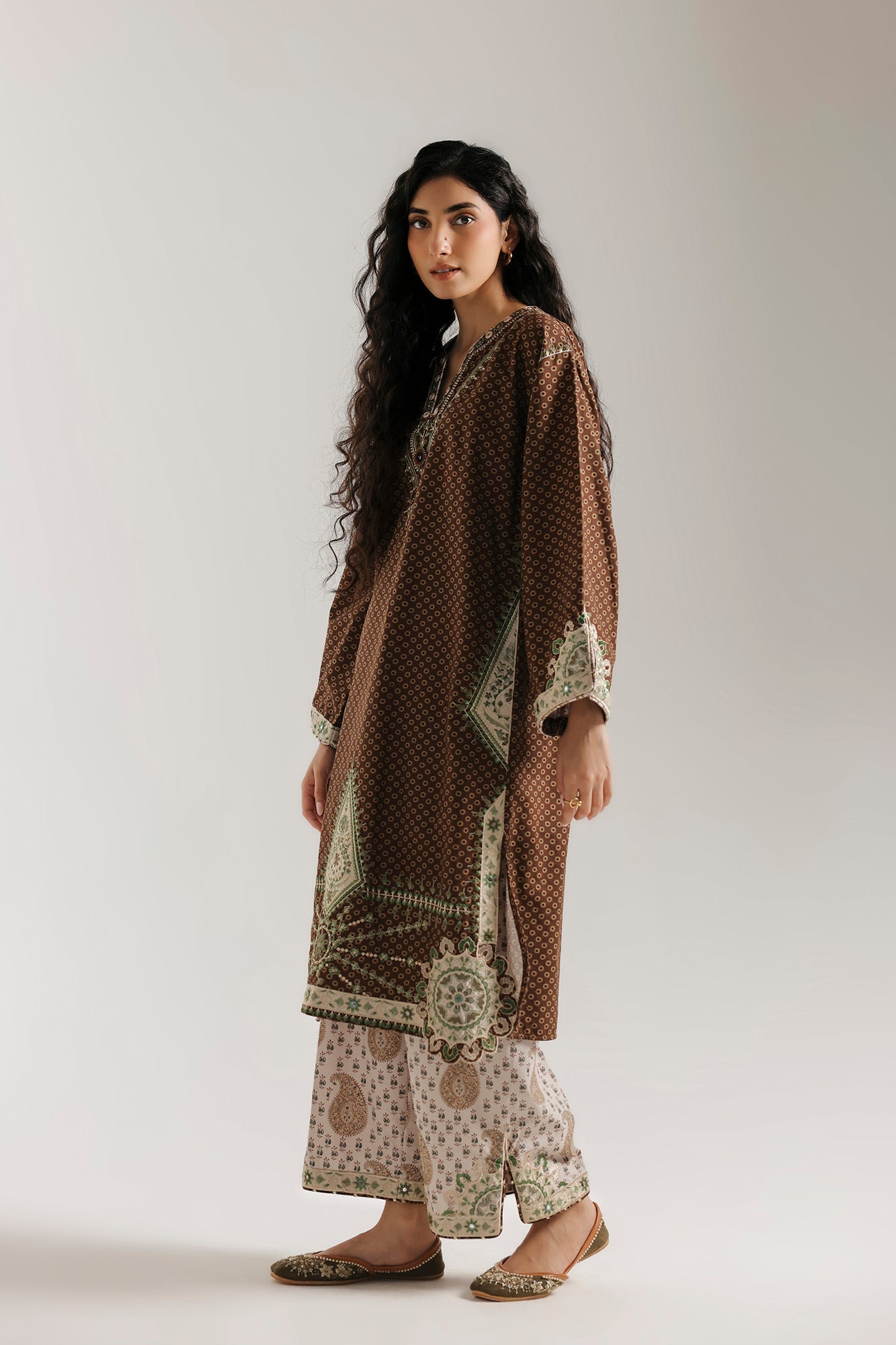 EMBROIDERED SUIT (E4782-103-821)