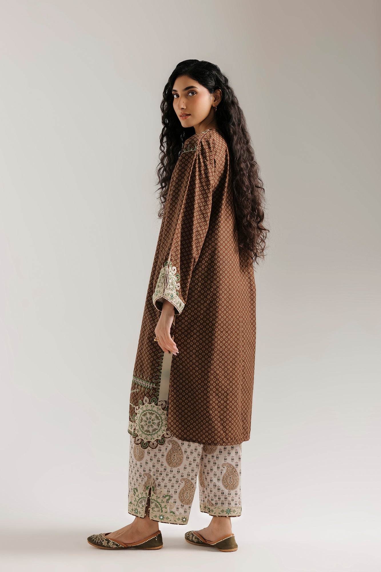 EMBROIDERED SUIT (E4782-103-821)