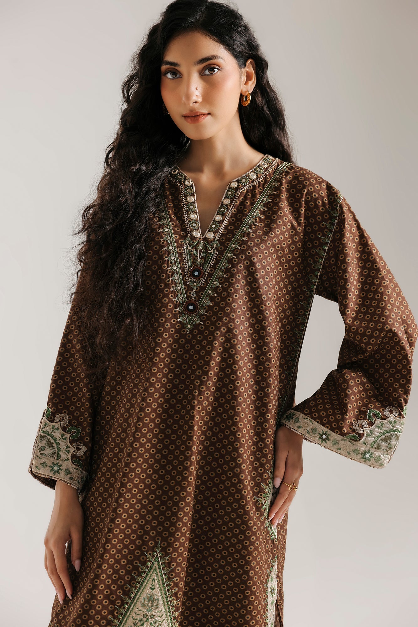 EMBROIDERED SUIT (E4782-103-821)