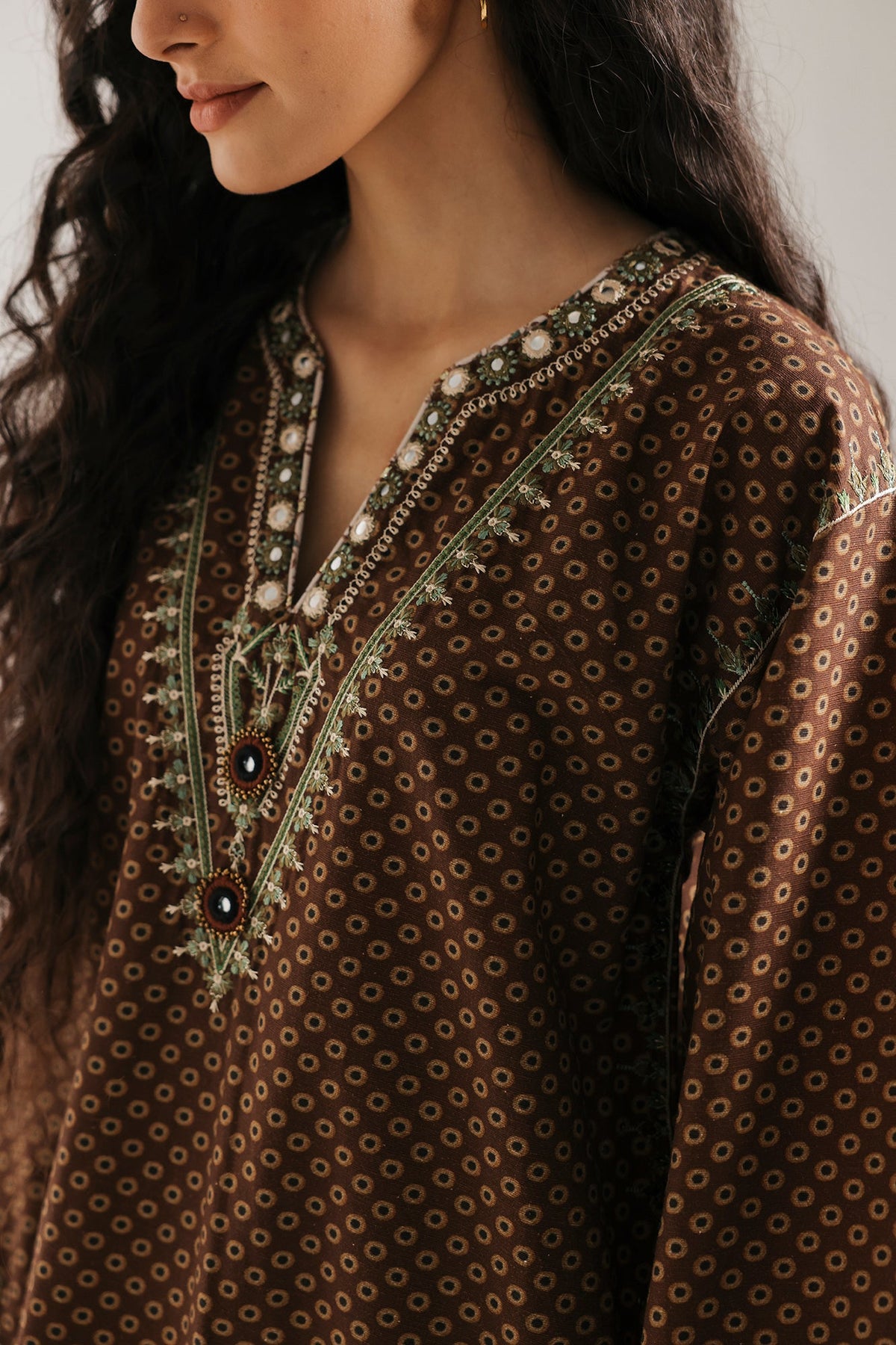 EMBROIDERED SUIT (E4782-103-821)
