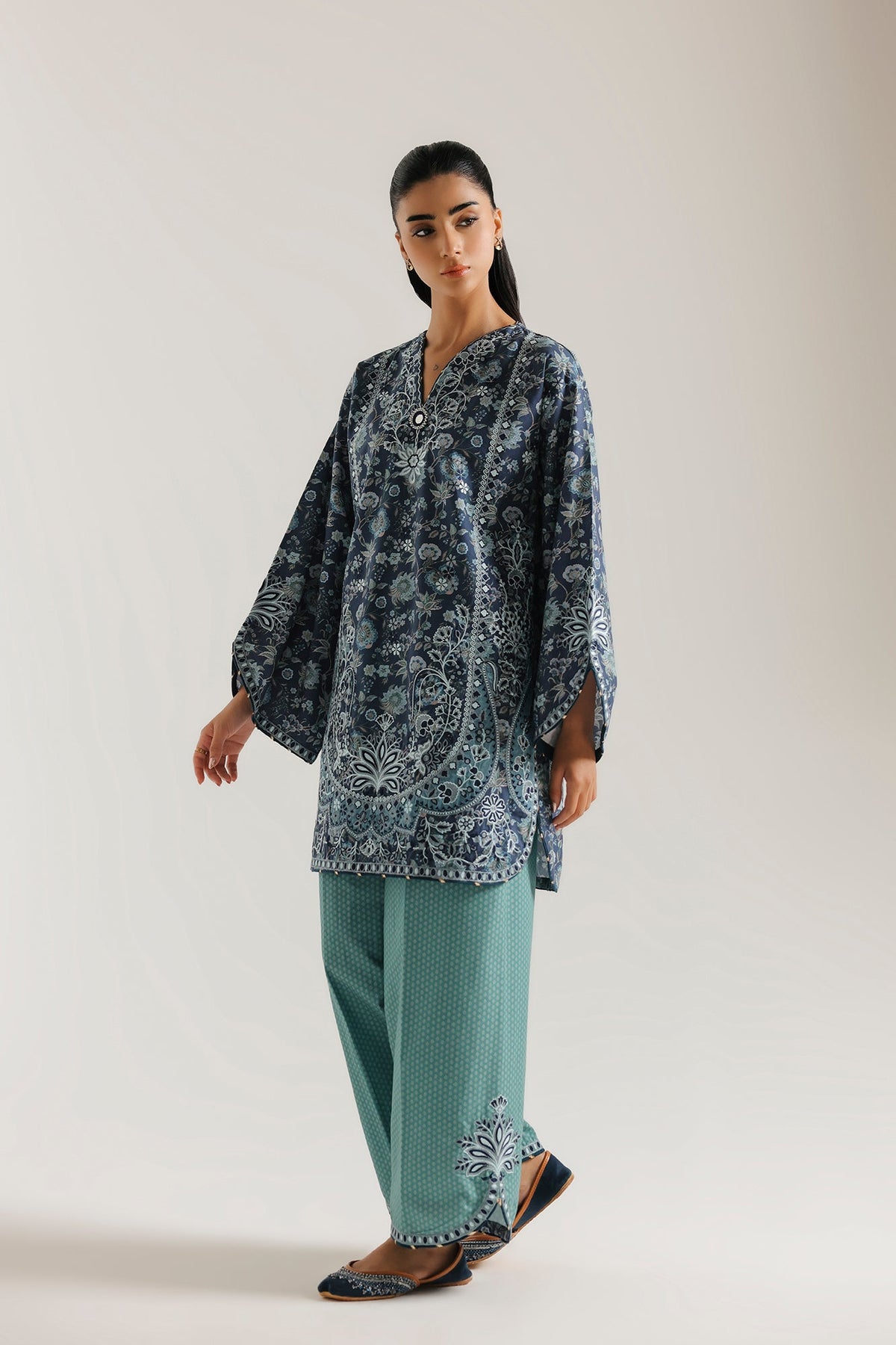 EMBROIDERED SUIT (E4783-103-506)