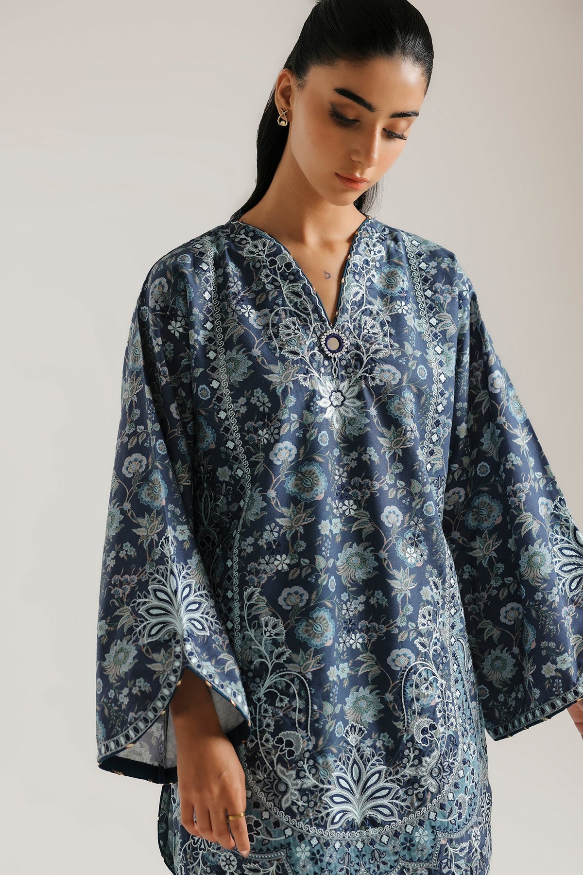 EMBROIDERED SUIT (E4783-103-506)