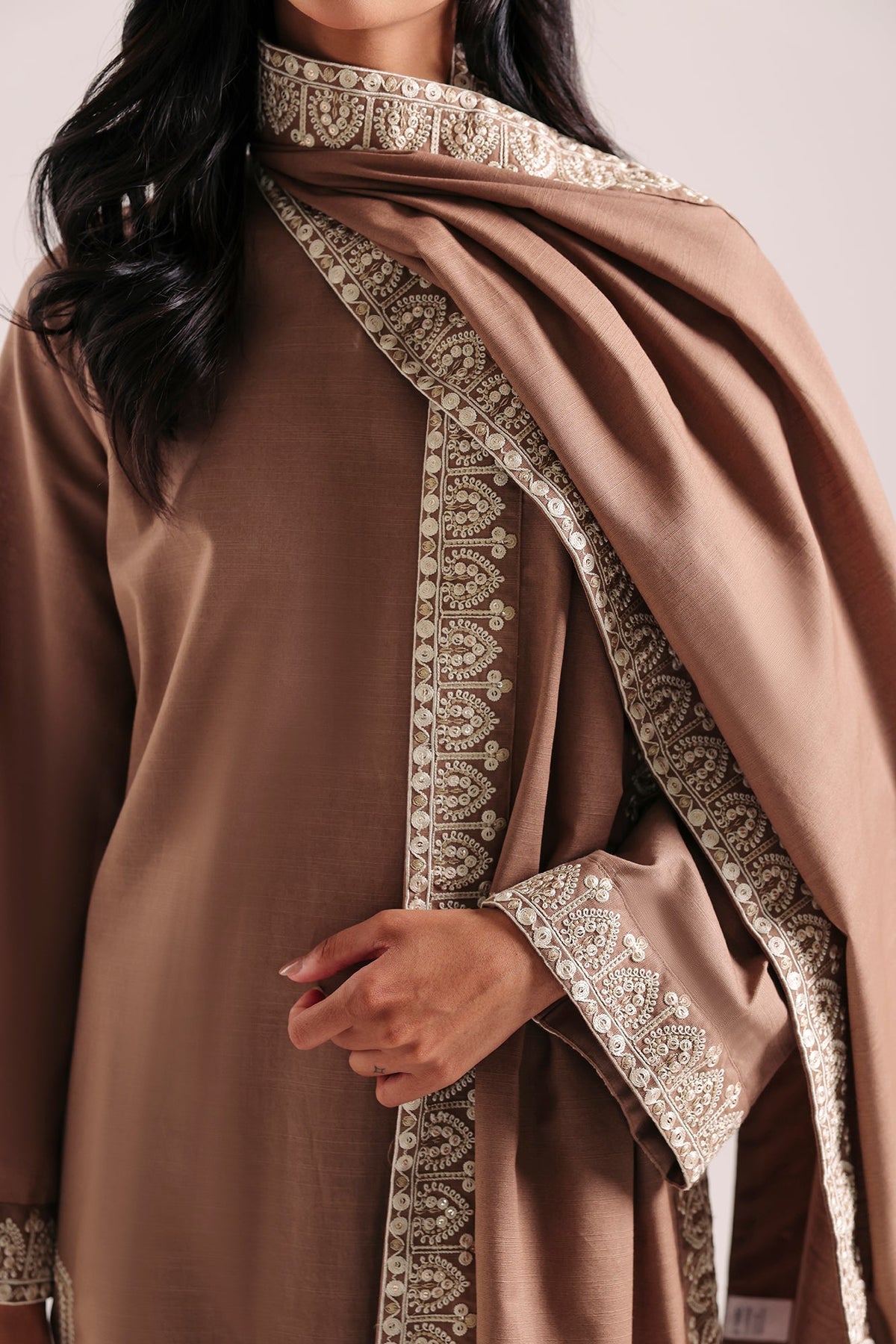 EMBROIDERED SUIT (E4784-103-804)
