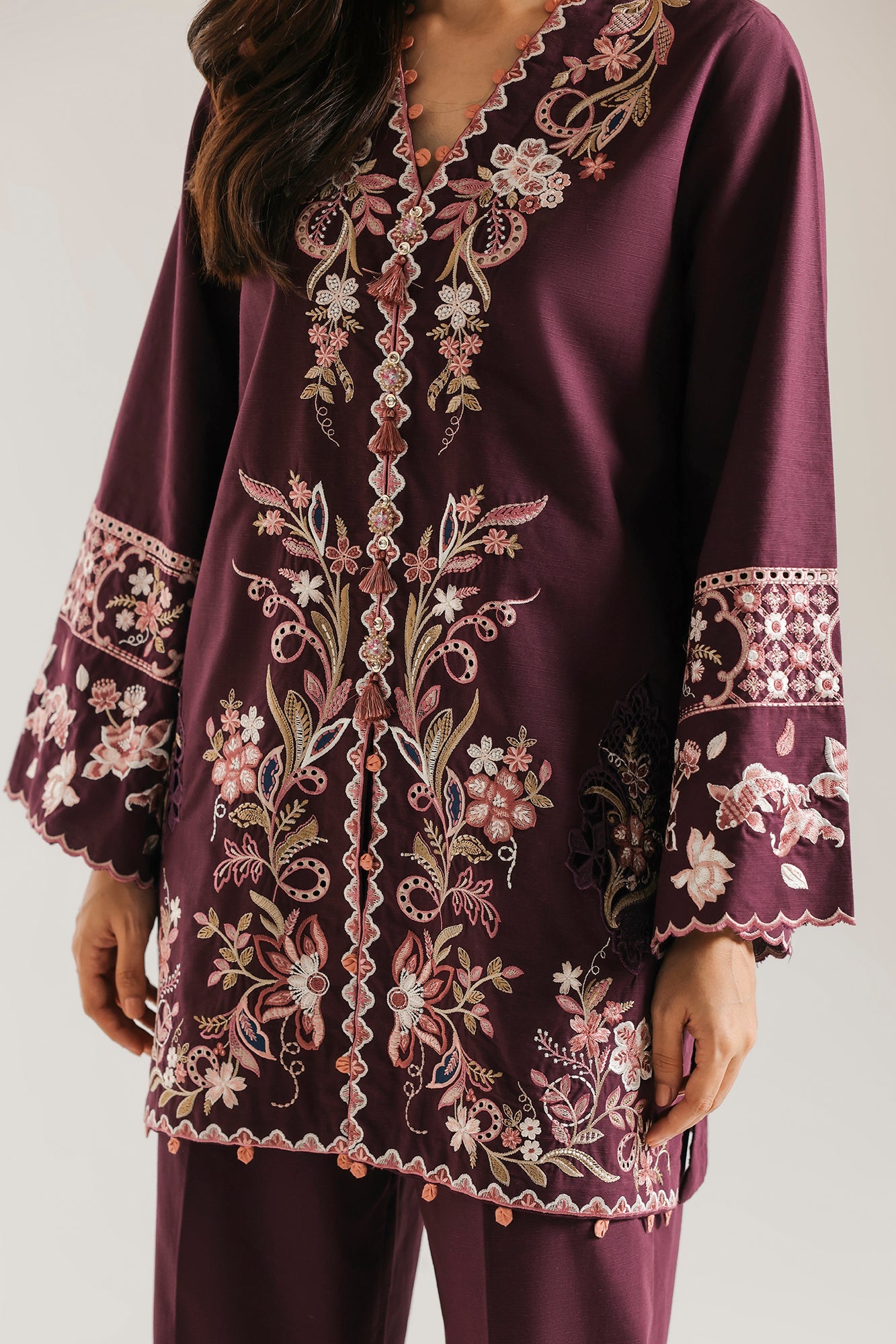 EMBROIDERED SUIT (E4785-103-501)