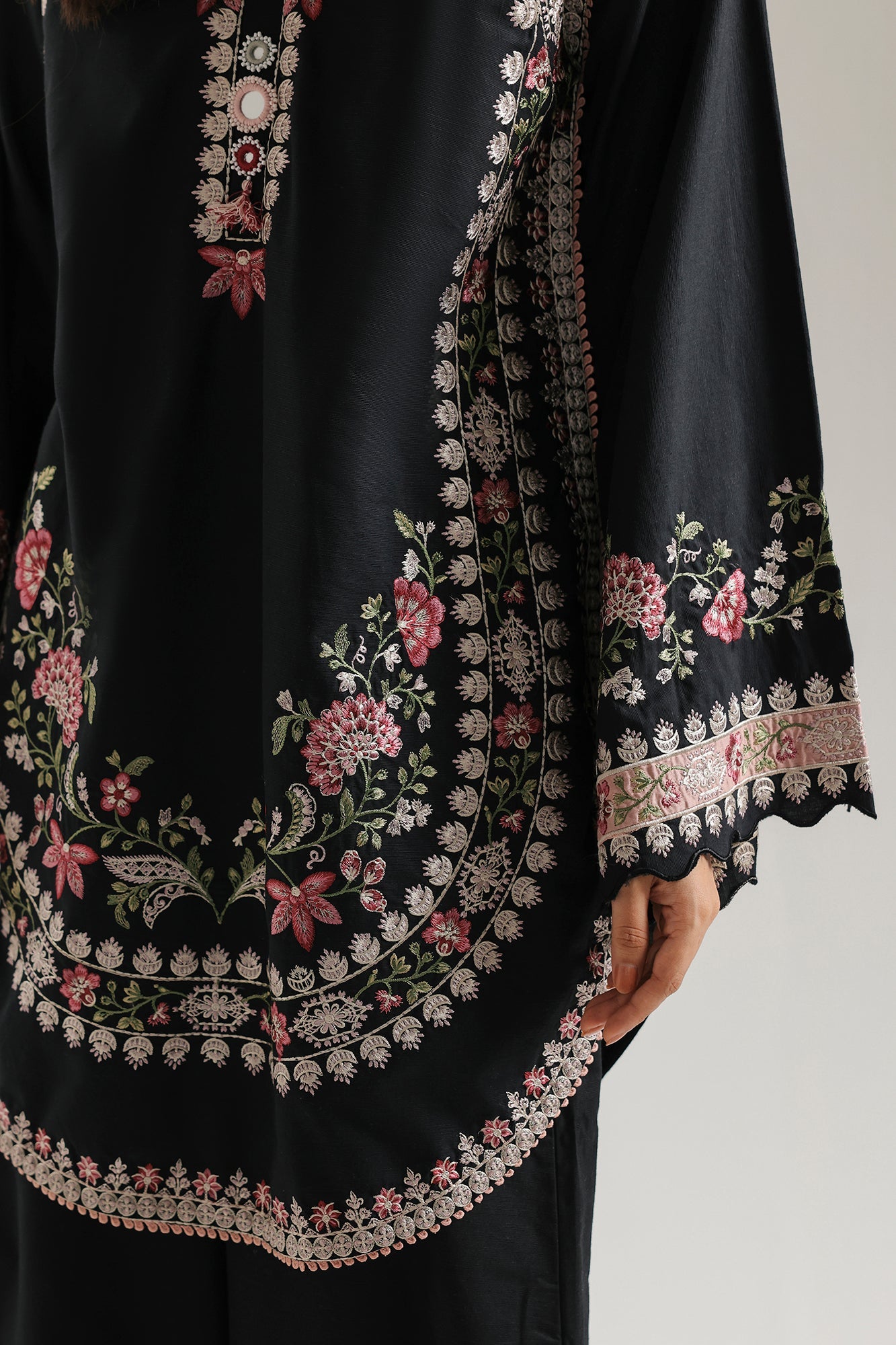 EMBROIDERED SUIT (E4790-103-901)