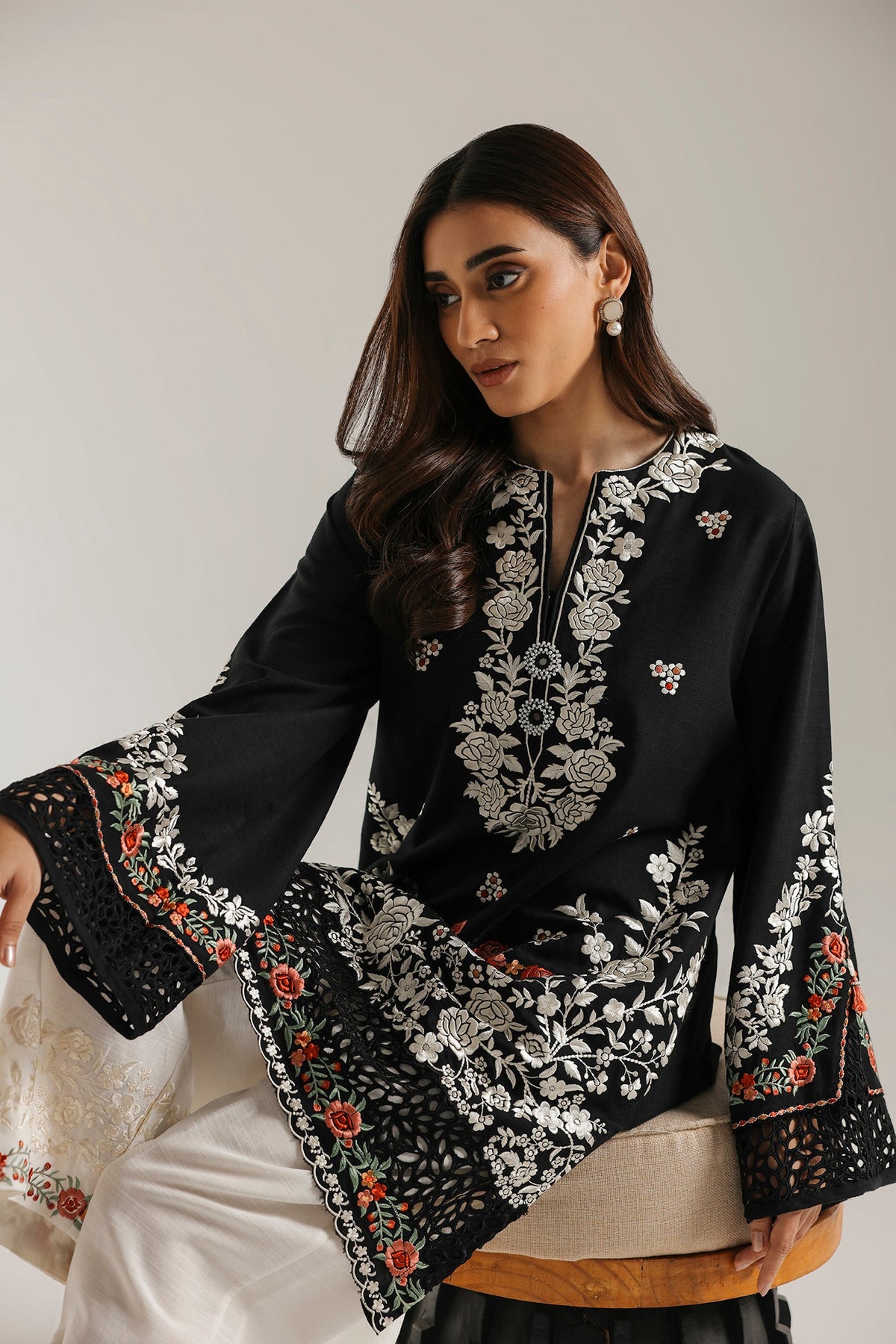 EMBROIDERED SUIT (E4792-103-901)