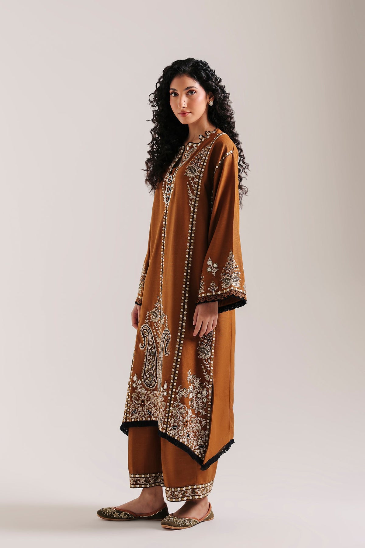 EMBROIDERED SUIT (E4795-103-218)