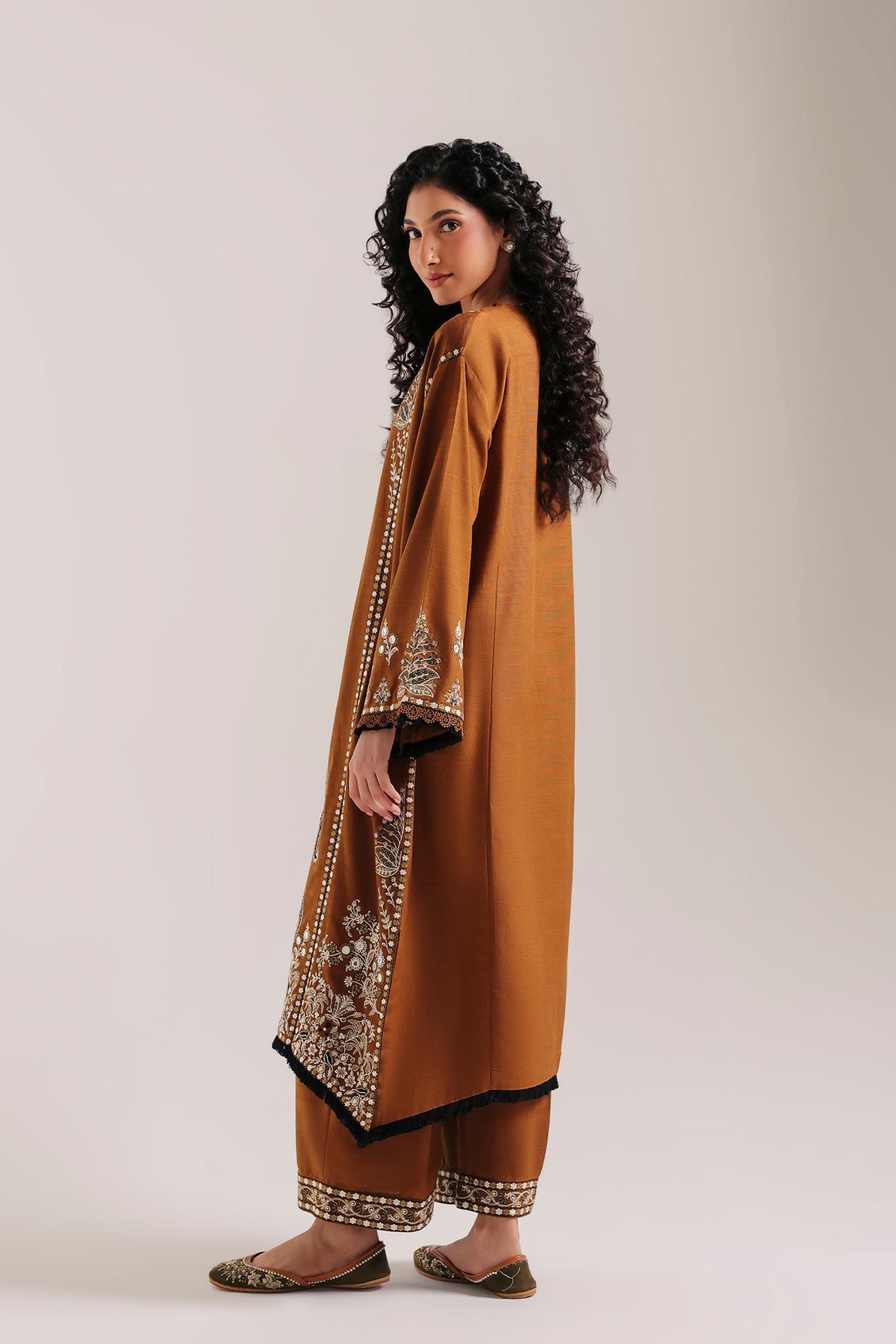 EMBROIDERED SUIT (E4795-103-218)
