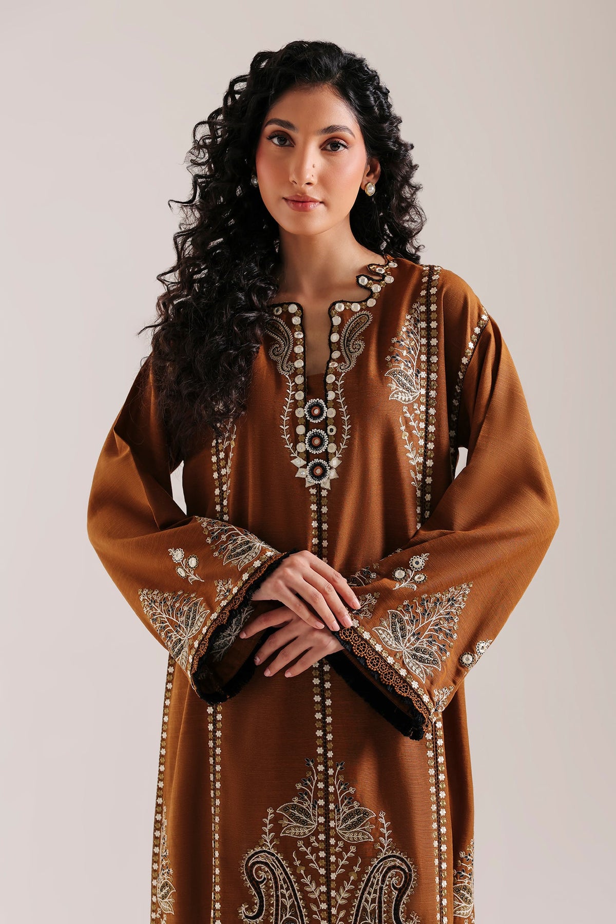 EMBROIDERED SUIT (E4795-103-218)