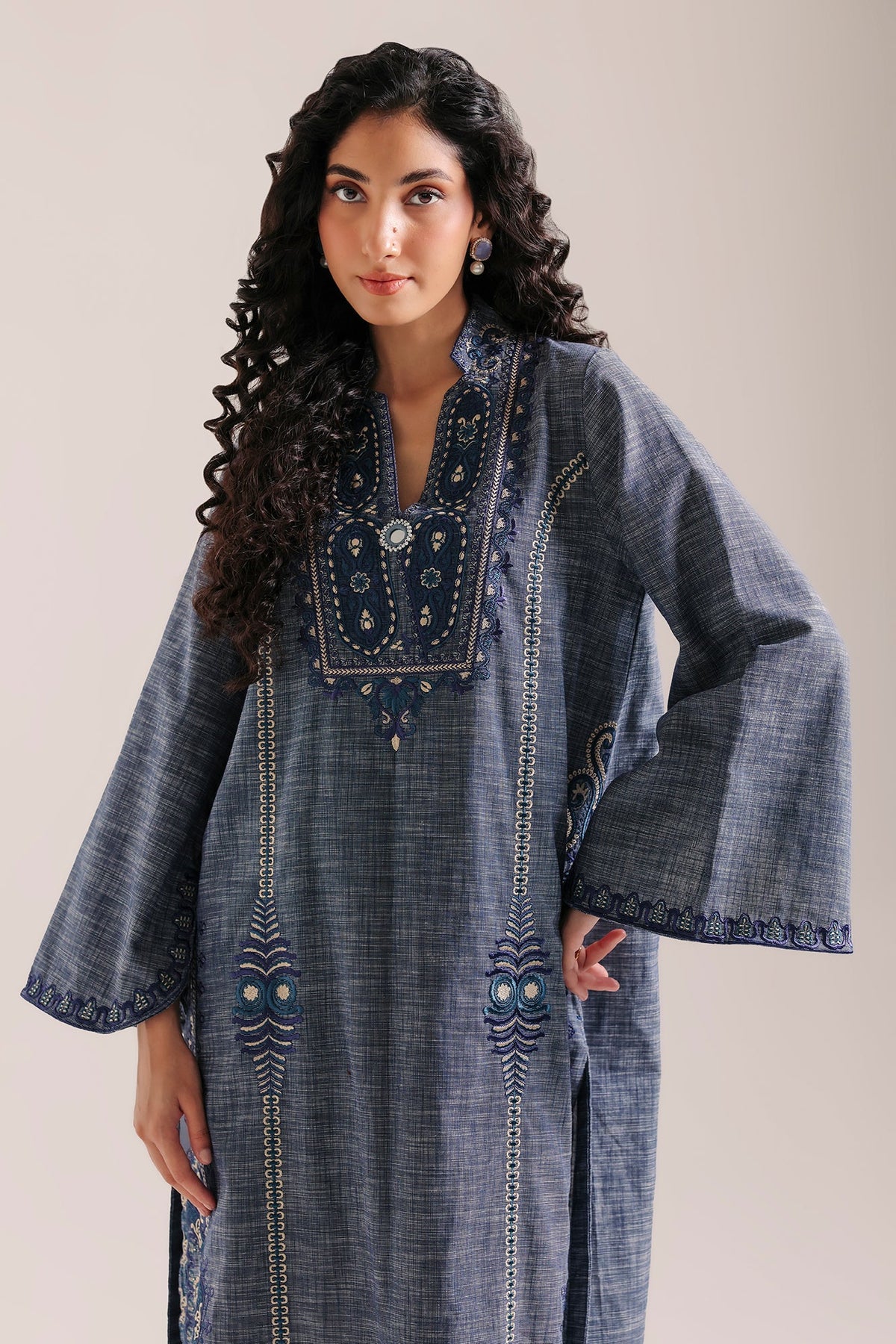 EMBROIDERED SUIT (E4800-103-620)