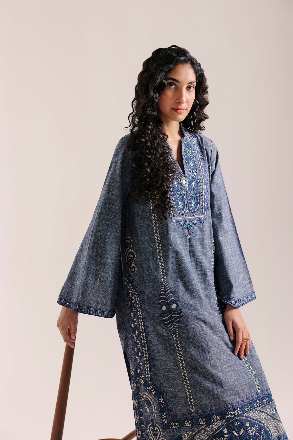 EMBROIDERED SUIT (E4800-103-620)