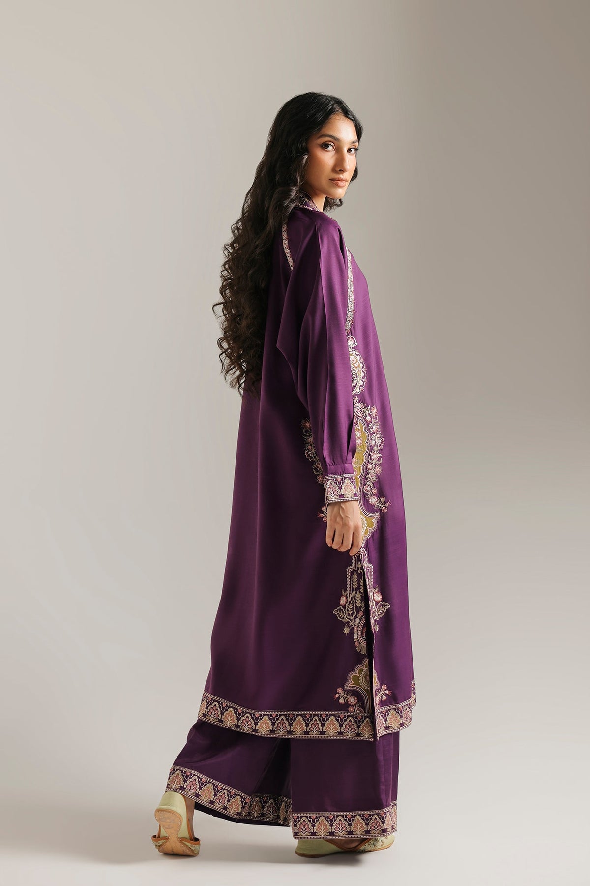 EMBROIDERED SUIT (E4802-103-501)