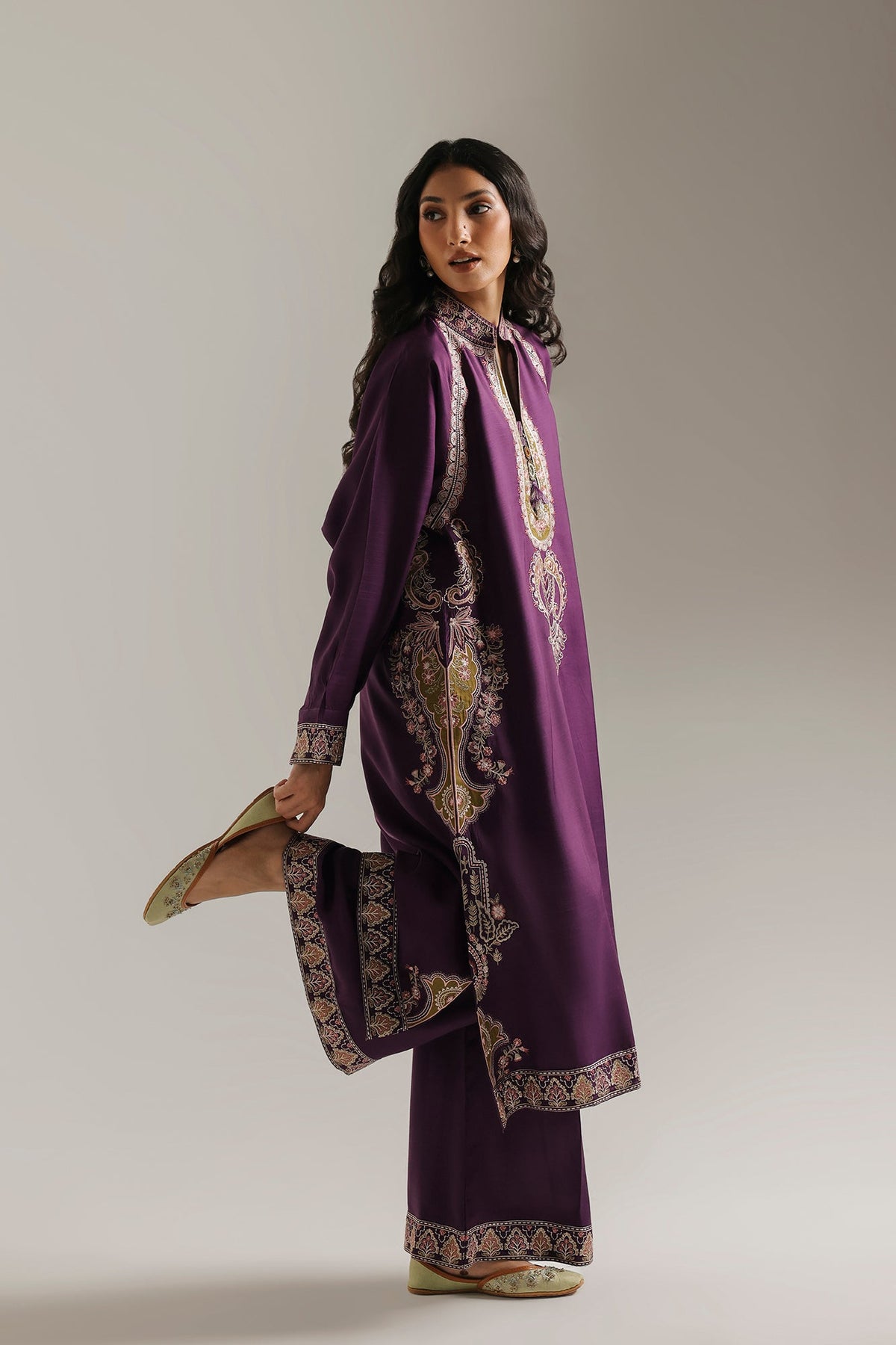 EMBROIDERED SUIT (E4802-103-501)