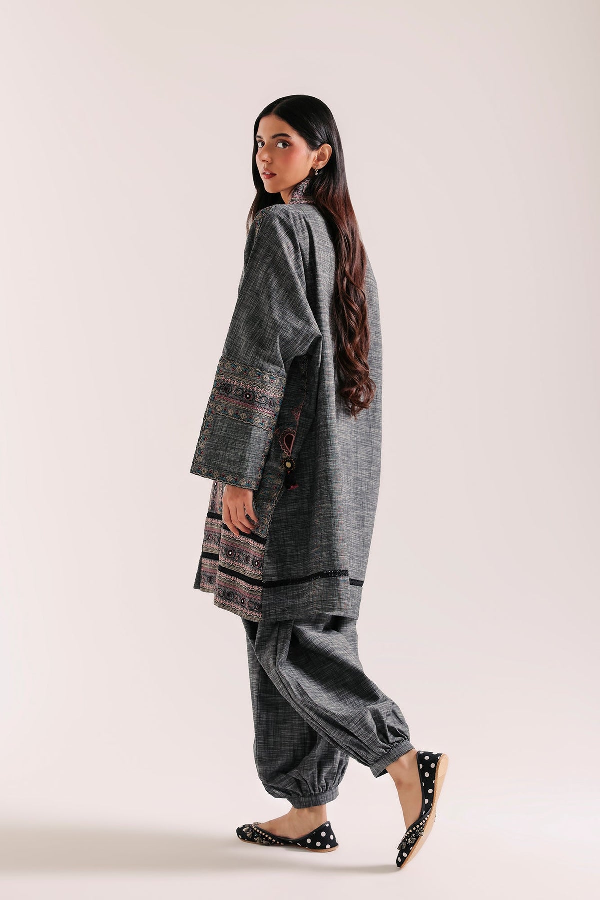 EMBROIDERED SUIT (E4803-103-902)