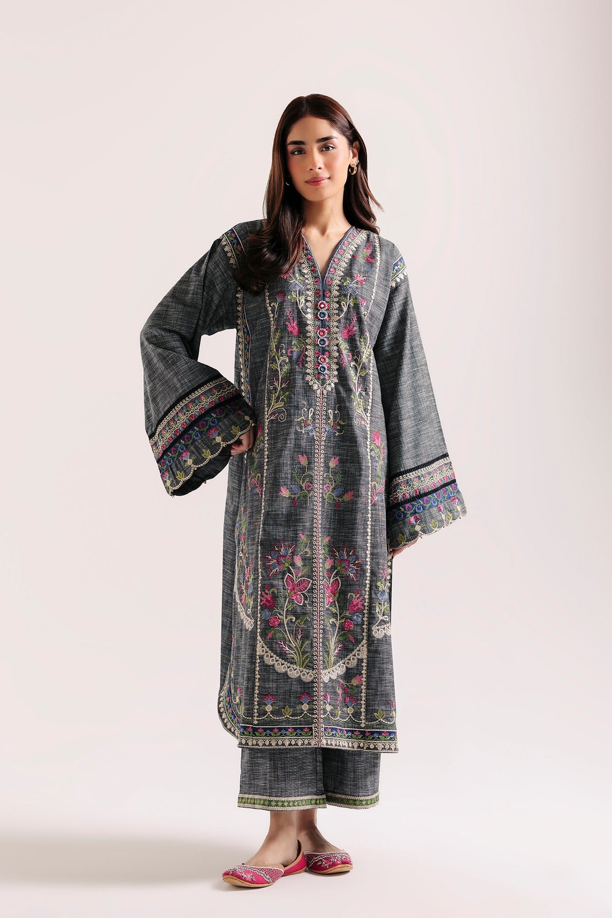 EMBROIDERED SUIT (E4804-103-901)